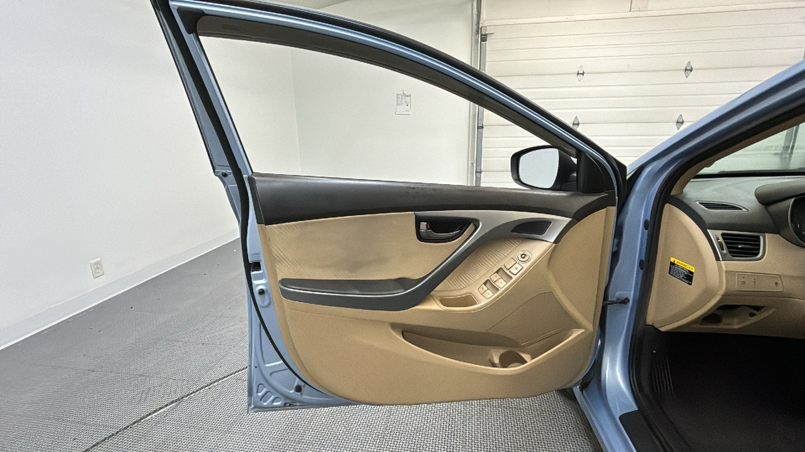 2013 Hyundai ELANTRA  16