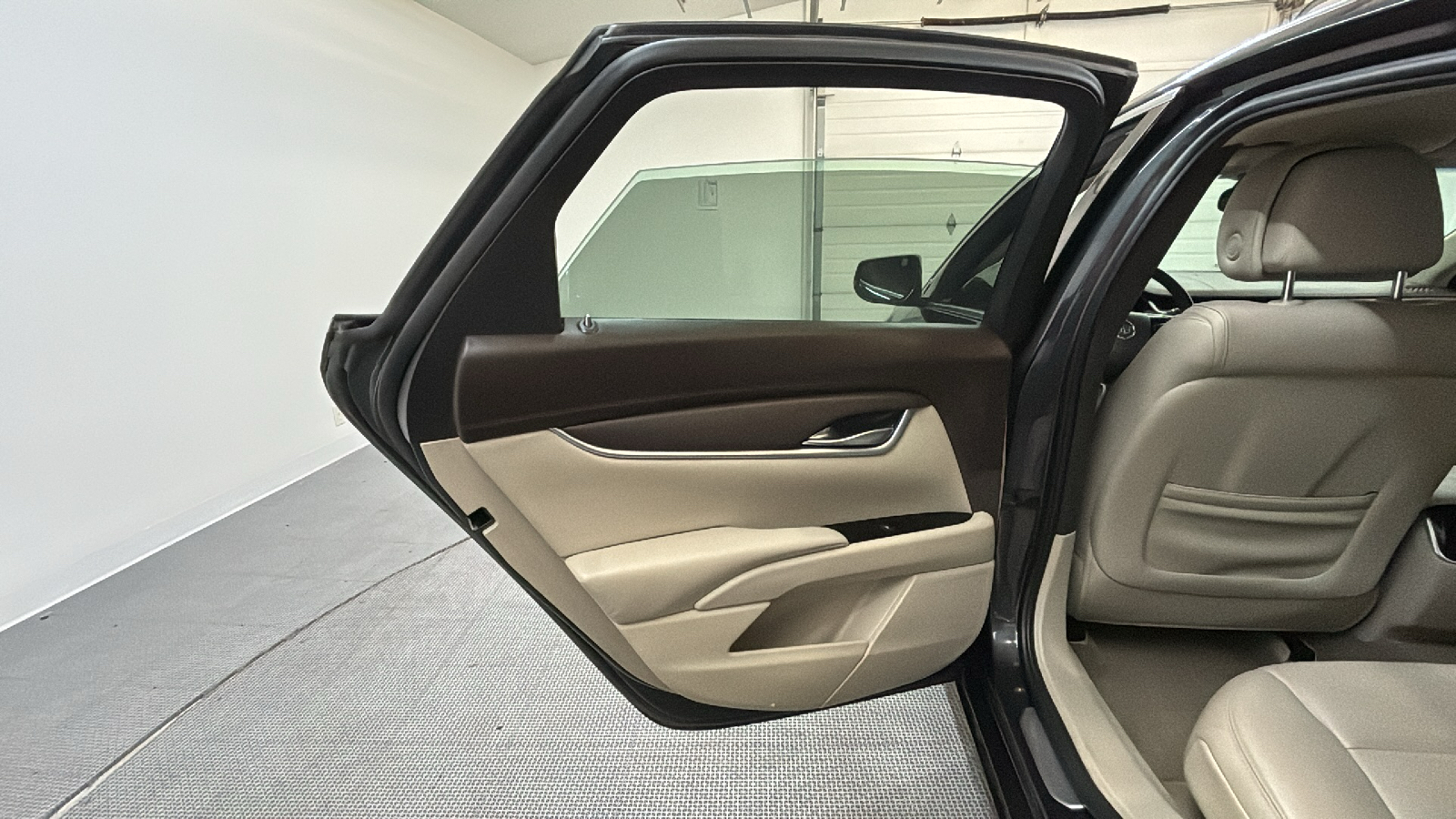 2013 Cadillac XTS Standard 13