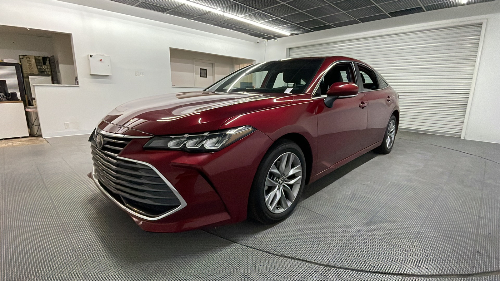 Car Connection Superstore - Used vehicle - Sedan TOYOTA AVALON 2022