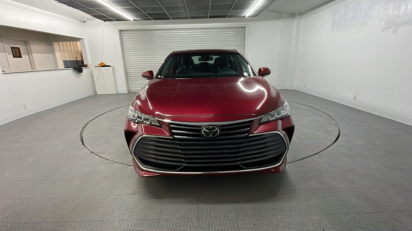 Car Connection Superstore - Used vehicle - Sedan TOYOTA AVALON 2022