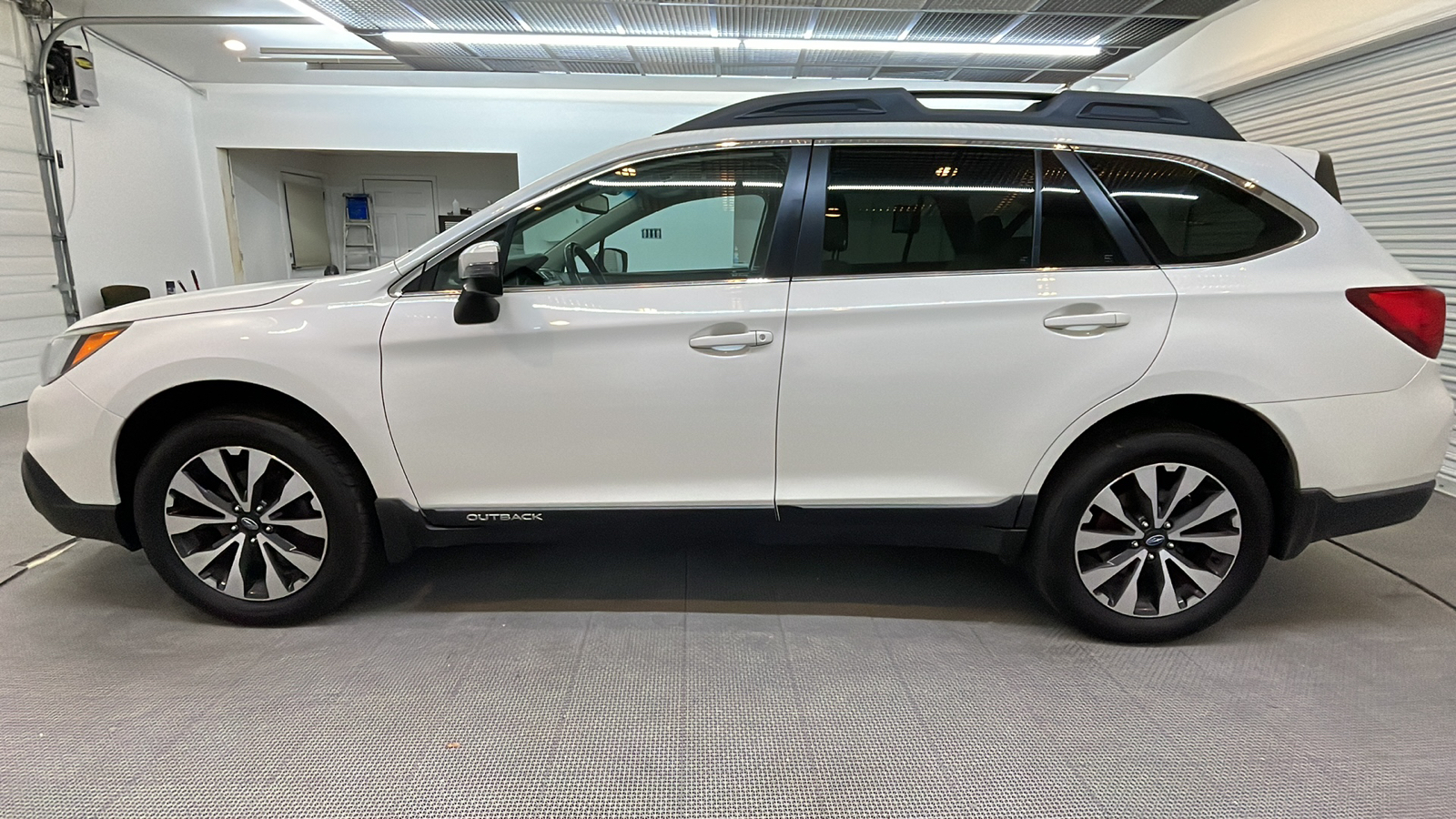 Car Connection Superstore - Used vehicle - SUV SUBARU OUTBACK 2016