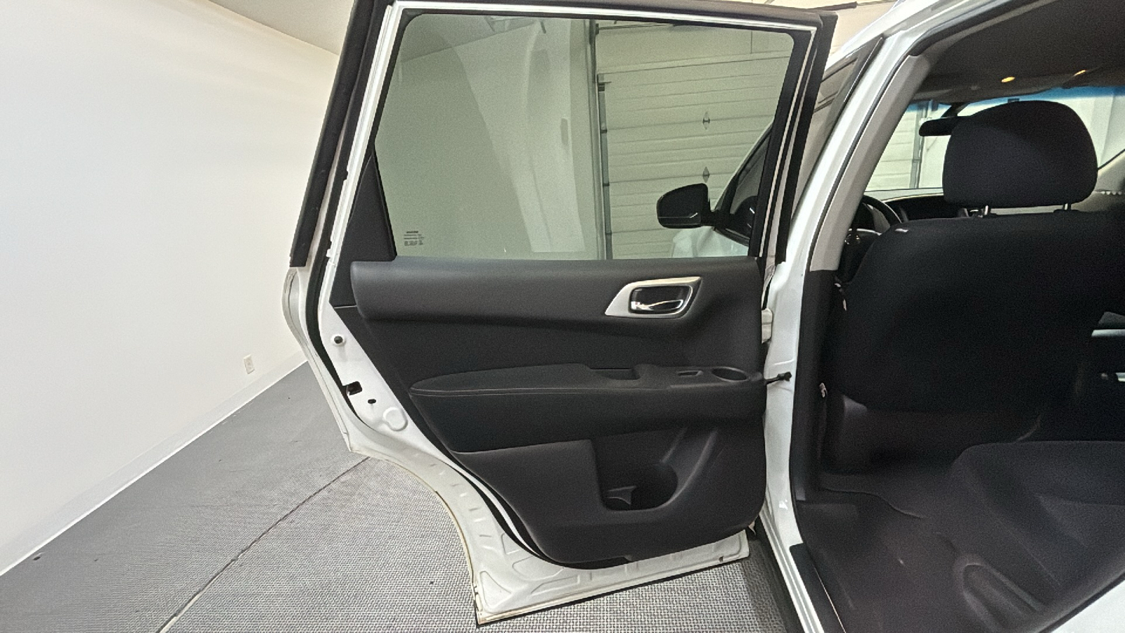2015 Nissan Pathfinder S 12