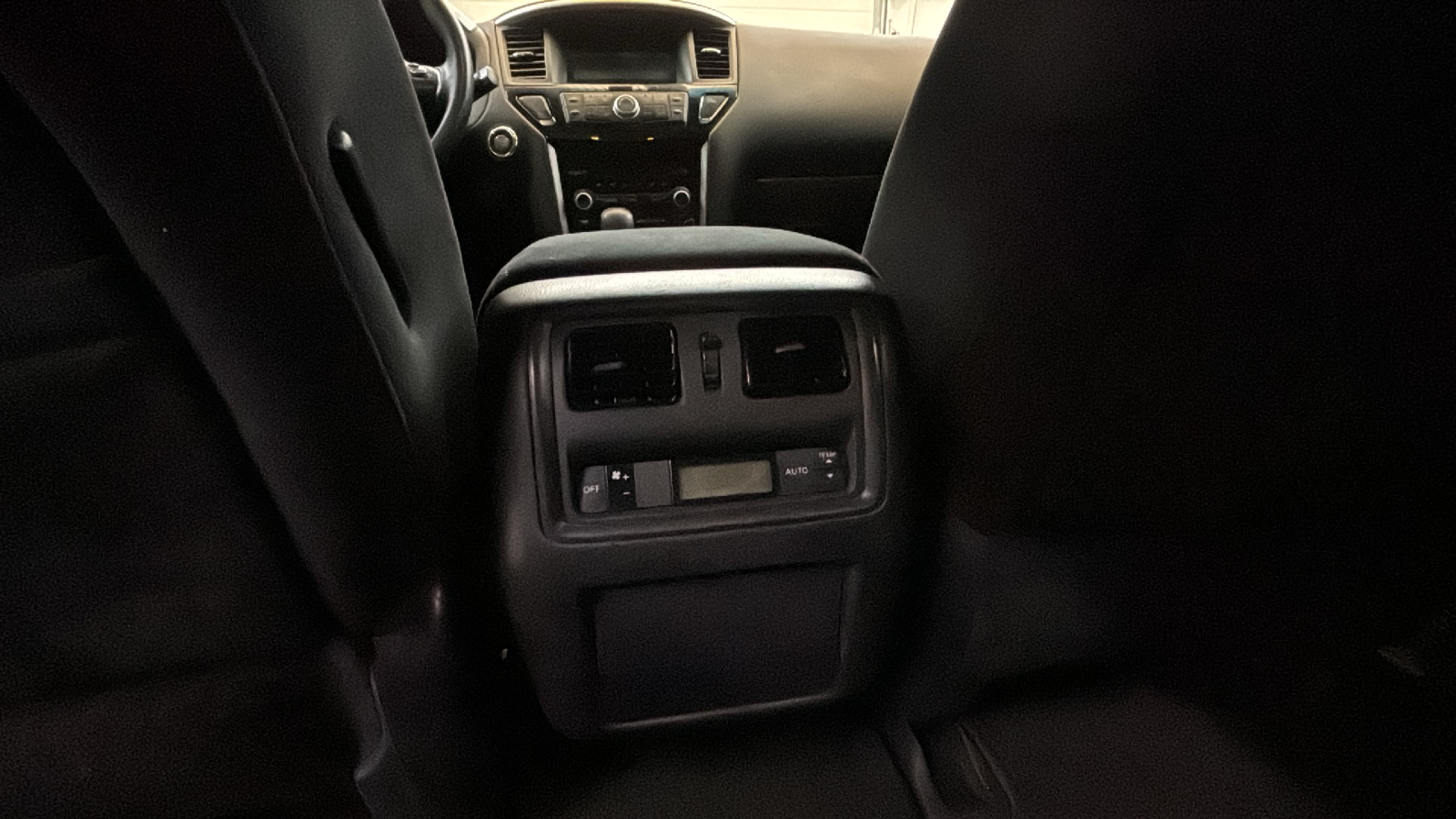 2015 Nissan Pathfinder S 16