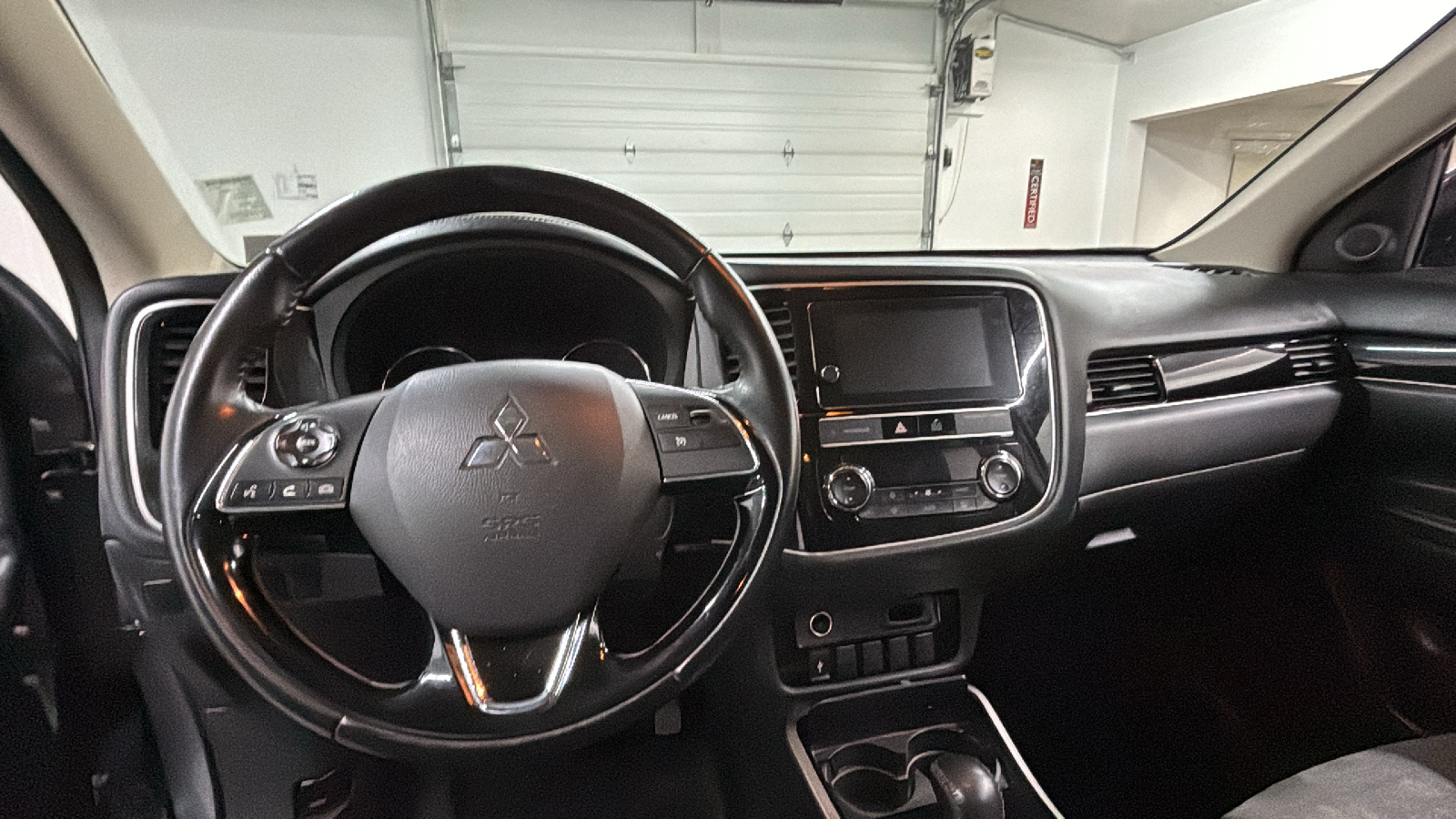 2019 Mitsubishi Outlander ES 19