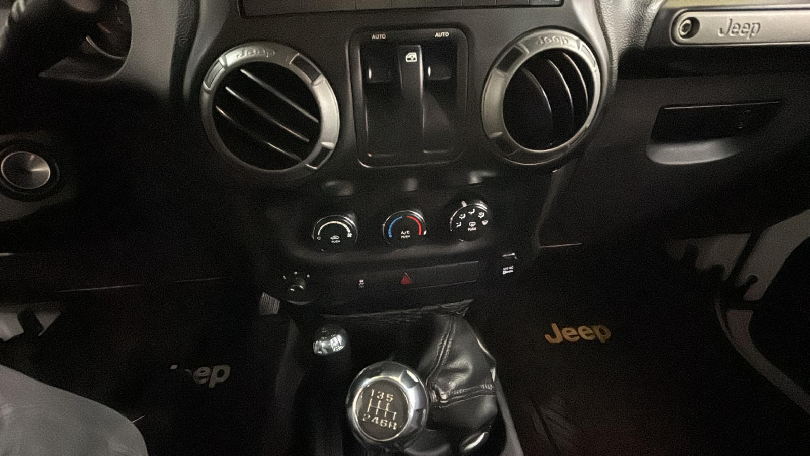 2014 Jeep Wrangler Sport 18