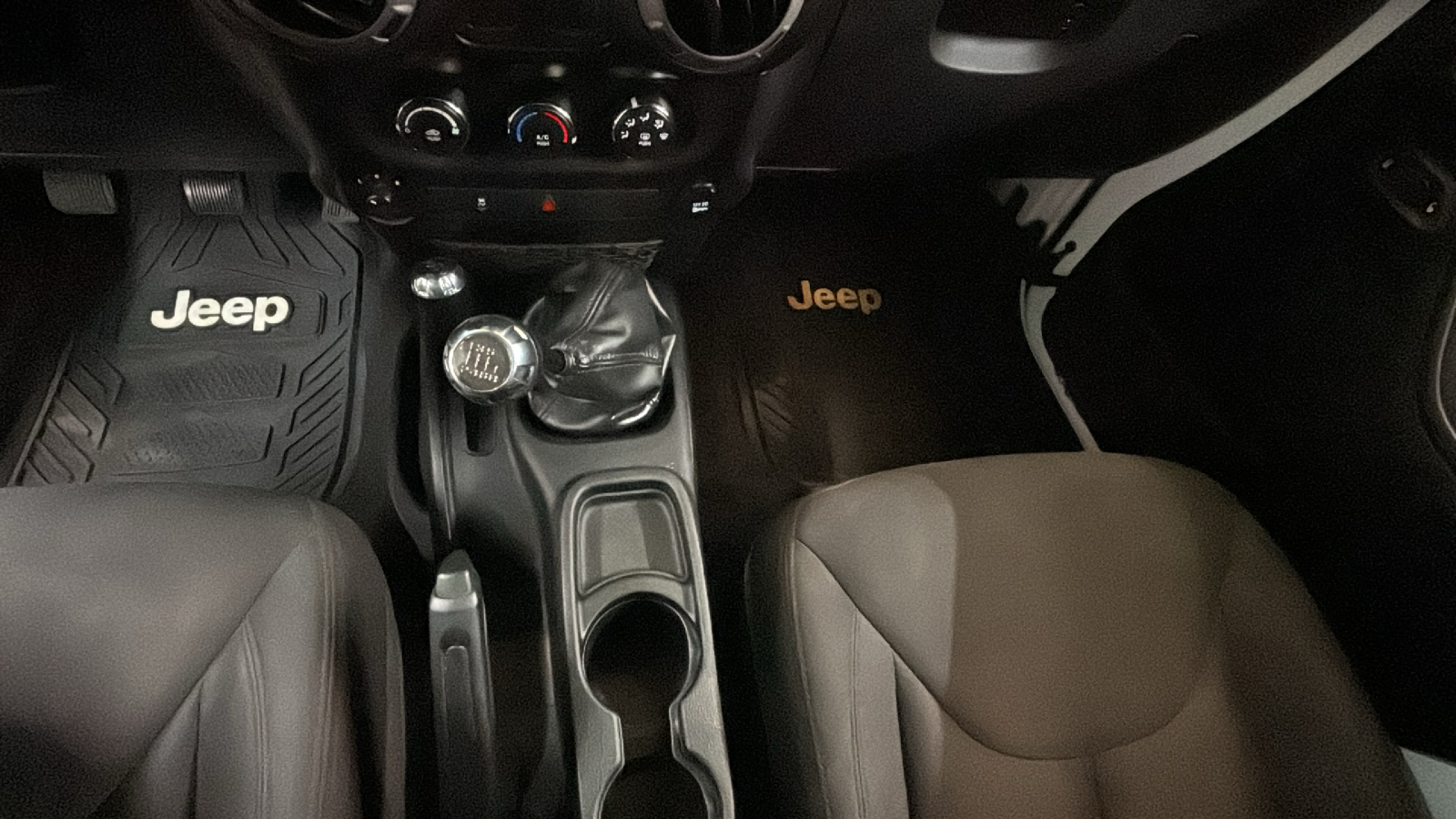 2014 Jeep Wrangler Sport 19