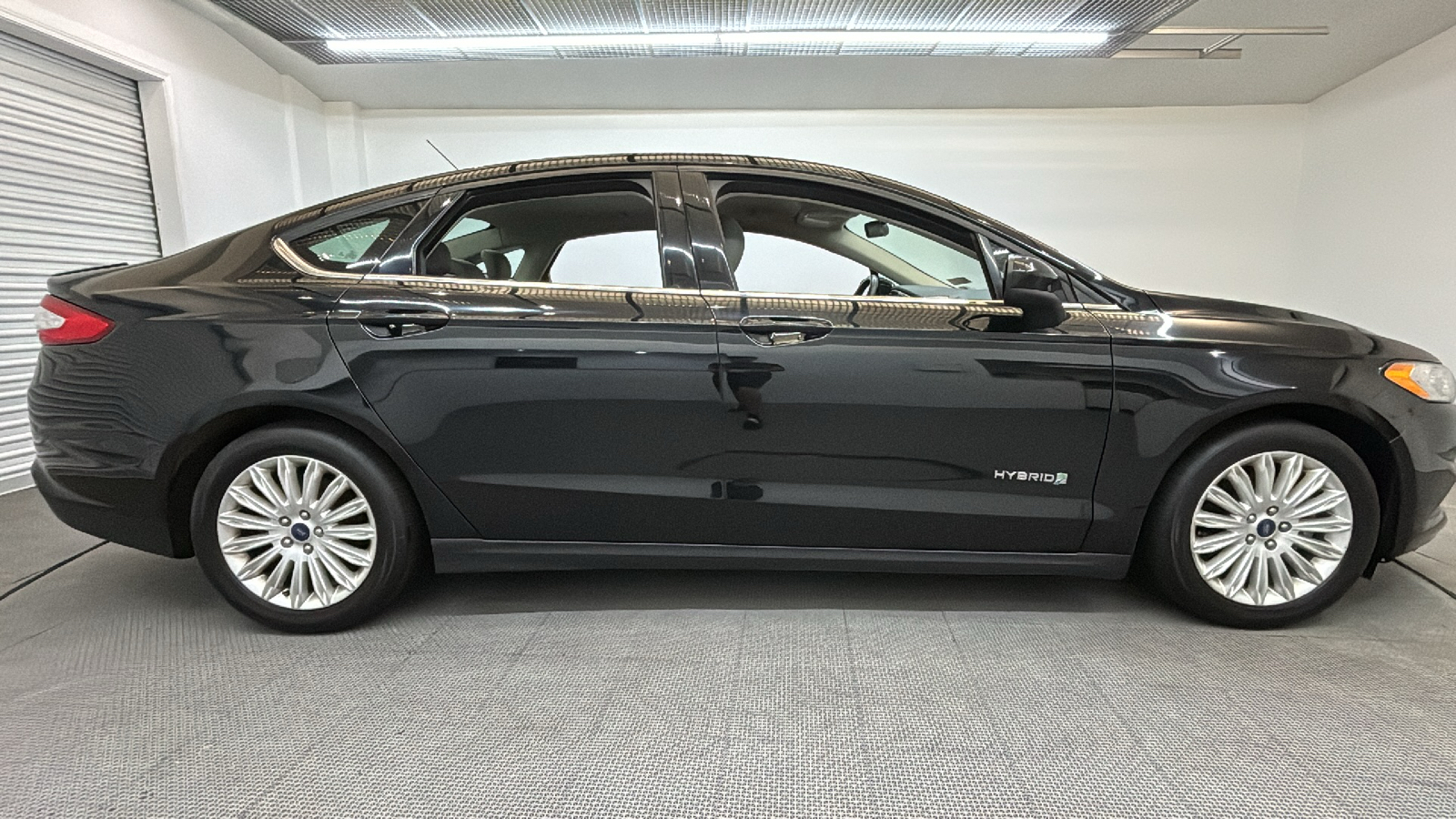 2016 Ford Fusion Hybrid S 2
