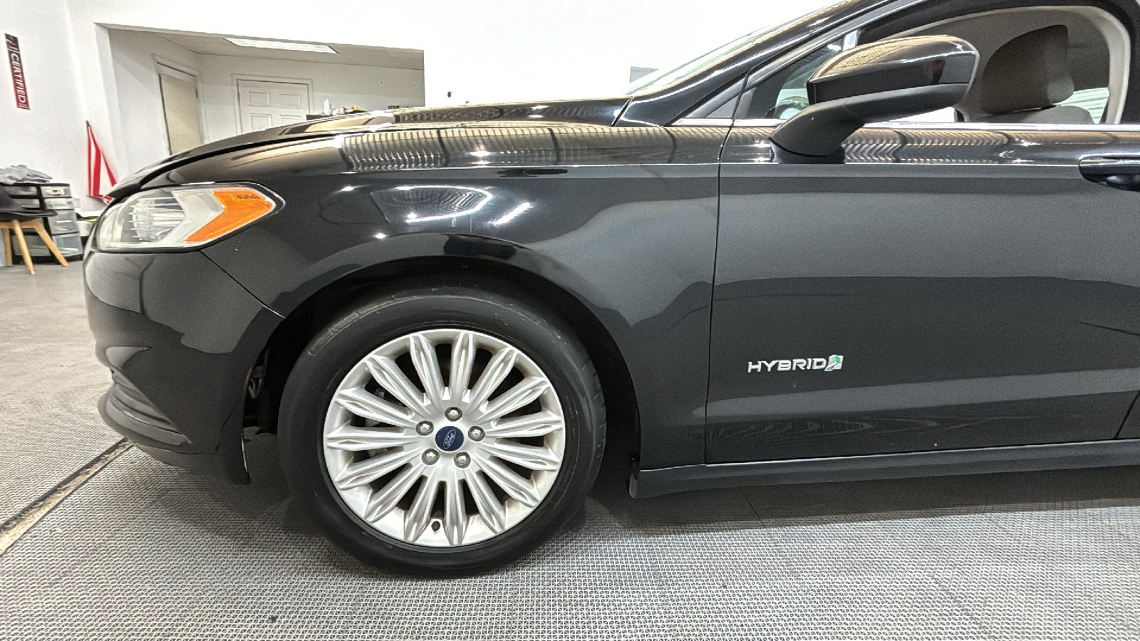 2016 Ford Fusion Hybrid S 26