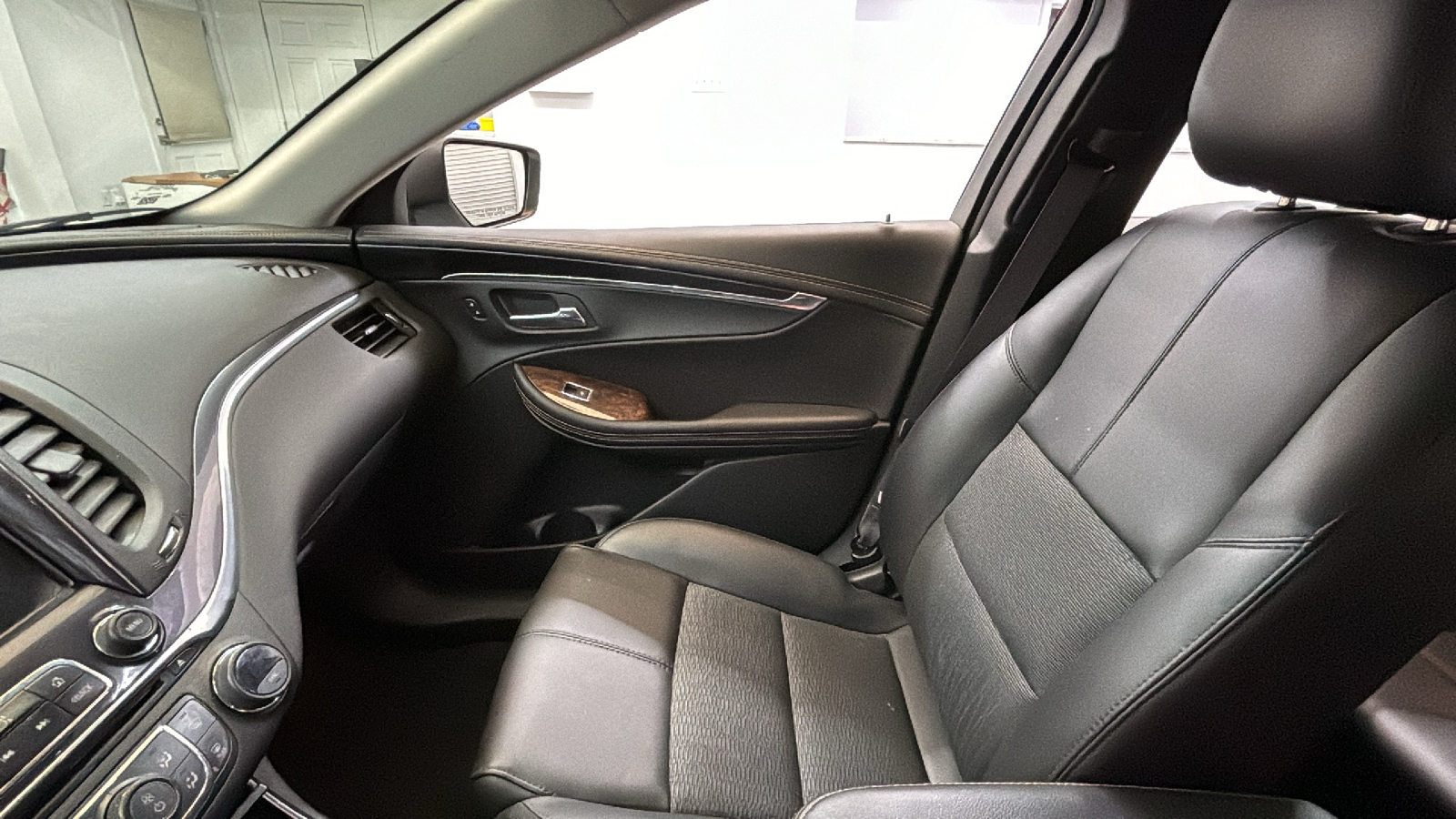 2015 Chevrolet Impala 2LT 21
