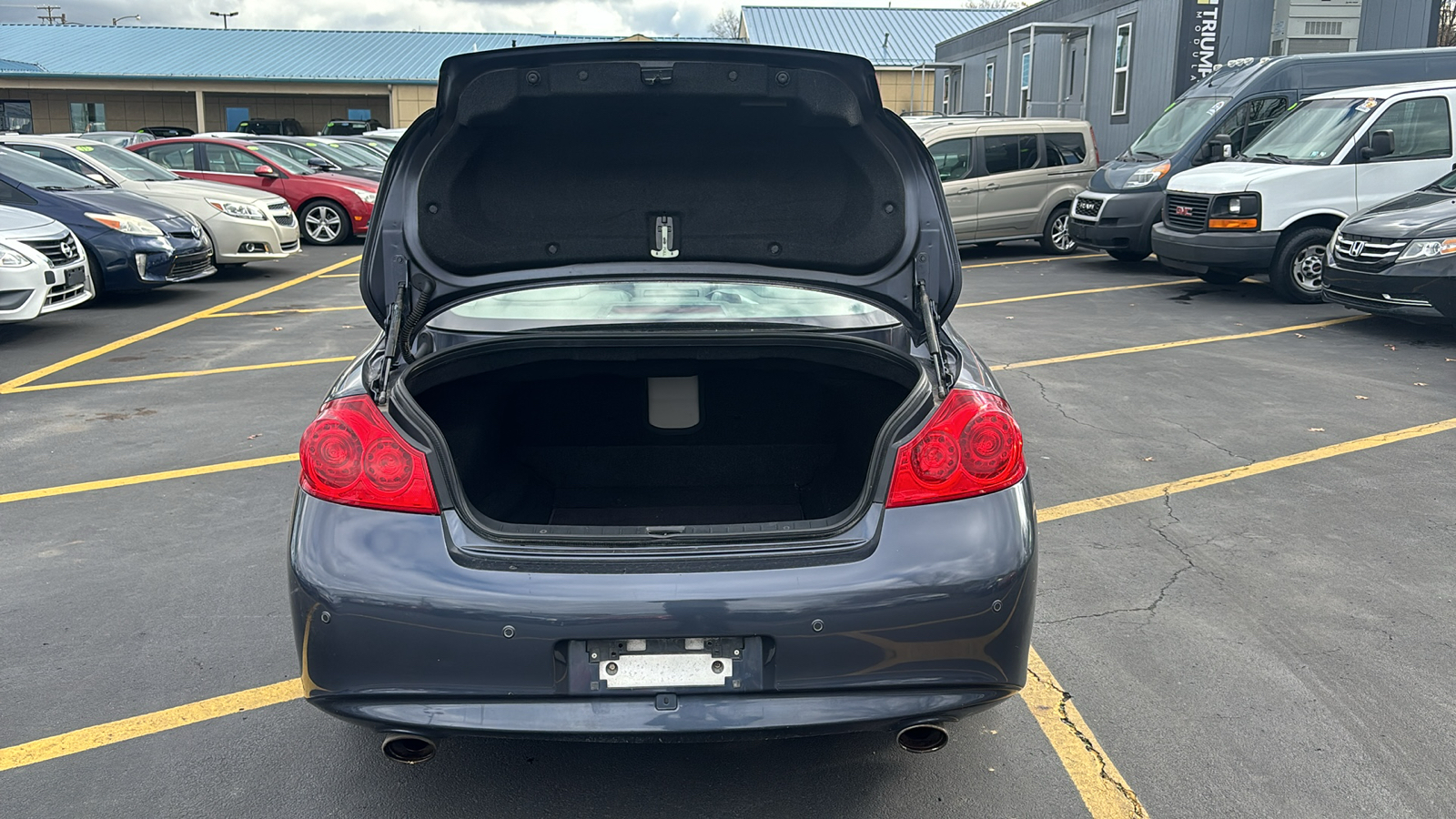 2011 INFINITI G37x X 11