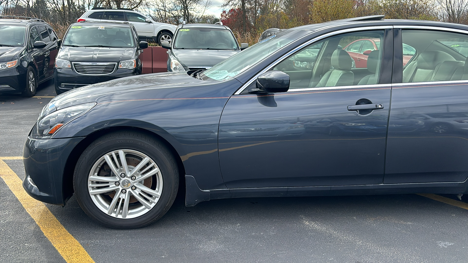 2011 INFINITI G37x X 26