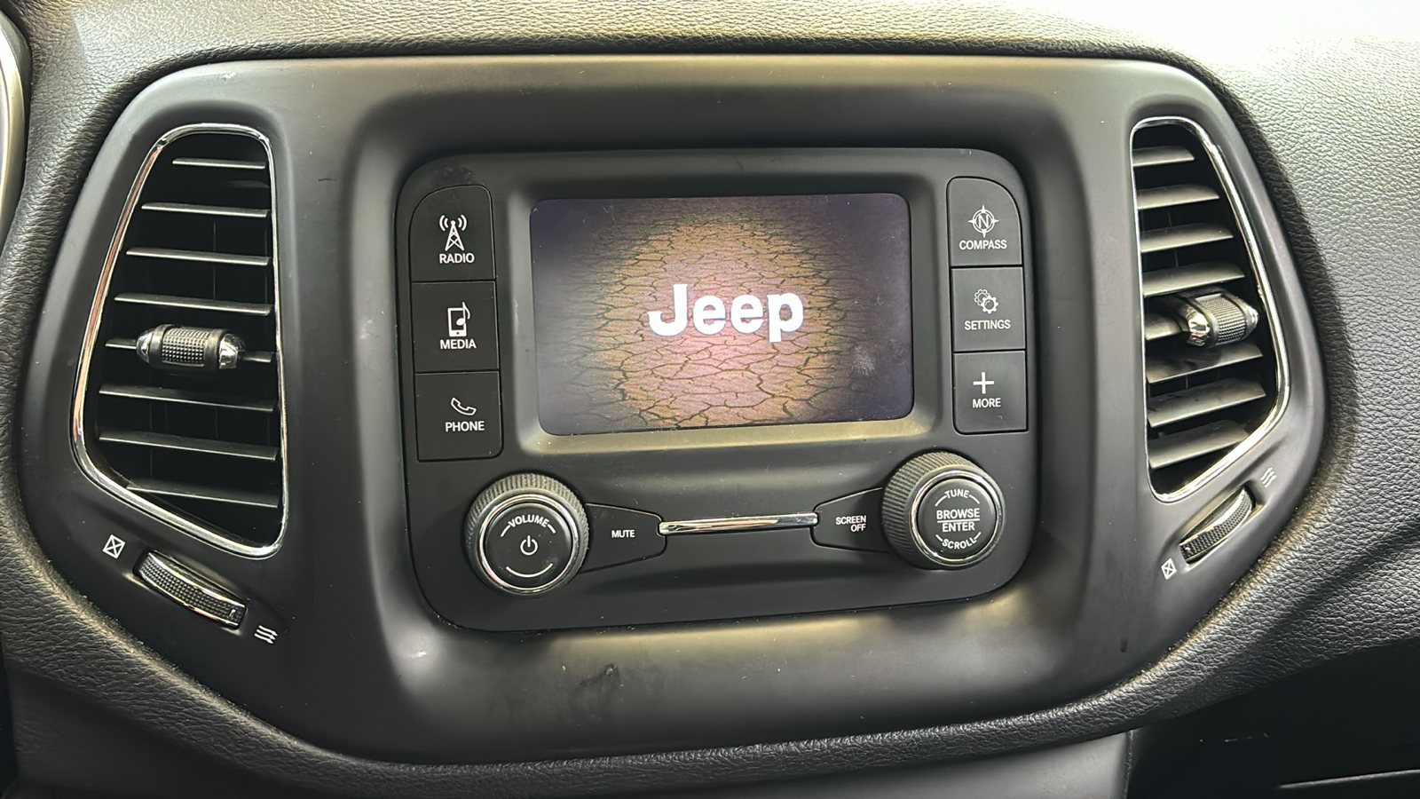 2018 Jeep Compass Latitude 4x4 19