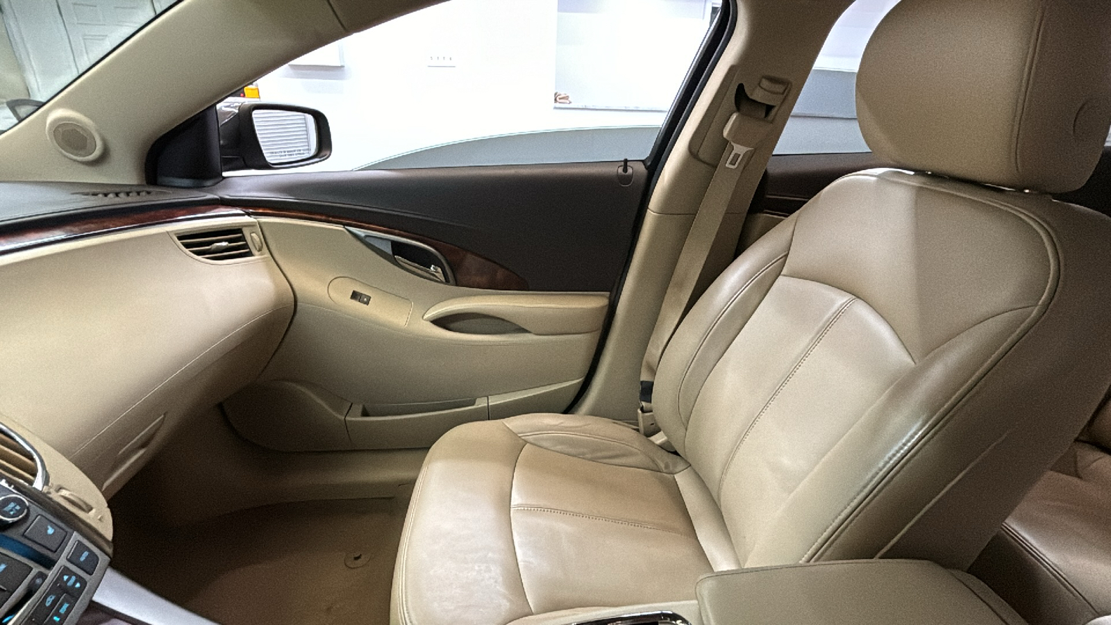 2013 Buick LaCrosse Leather Group 24