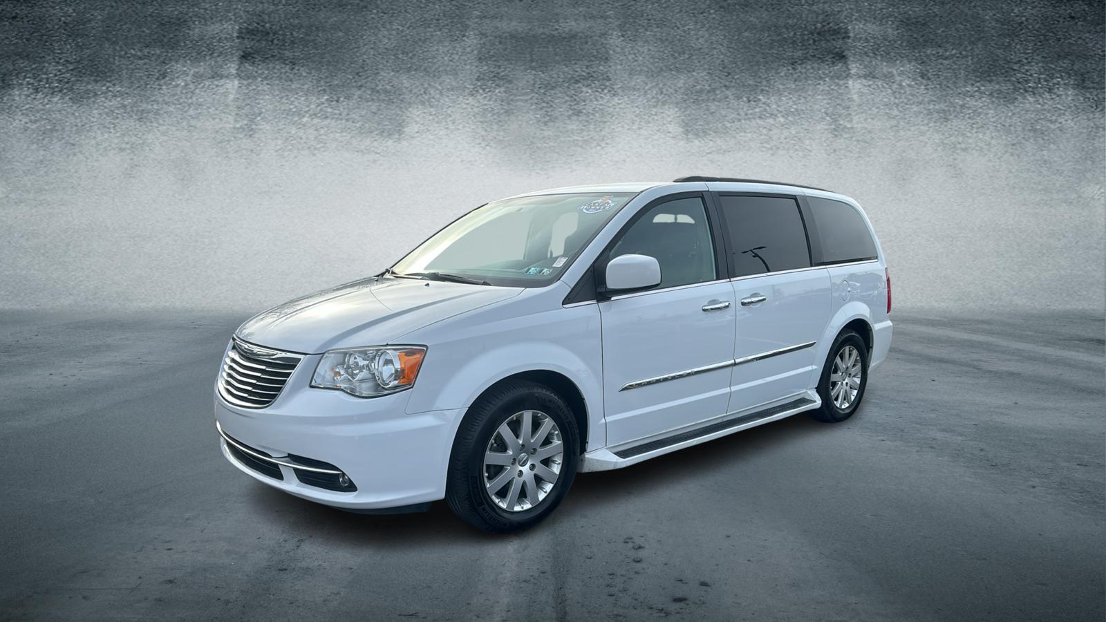 2016 Chrysler Town and Country  1