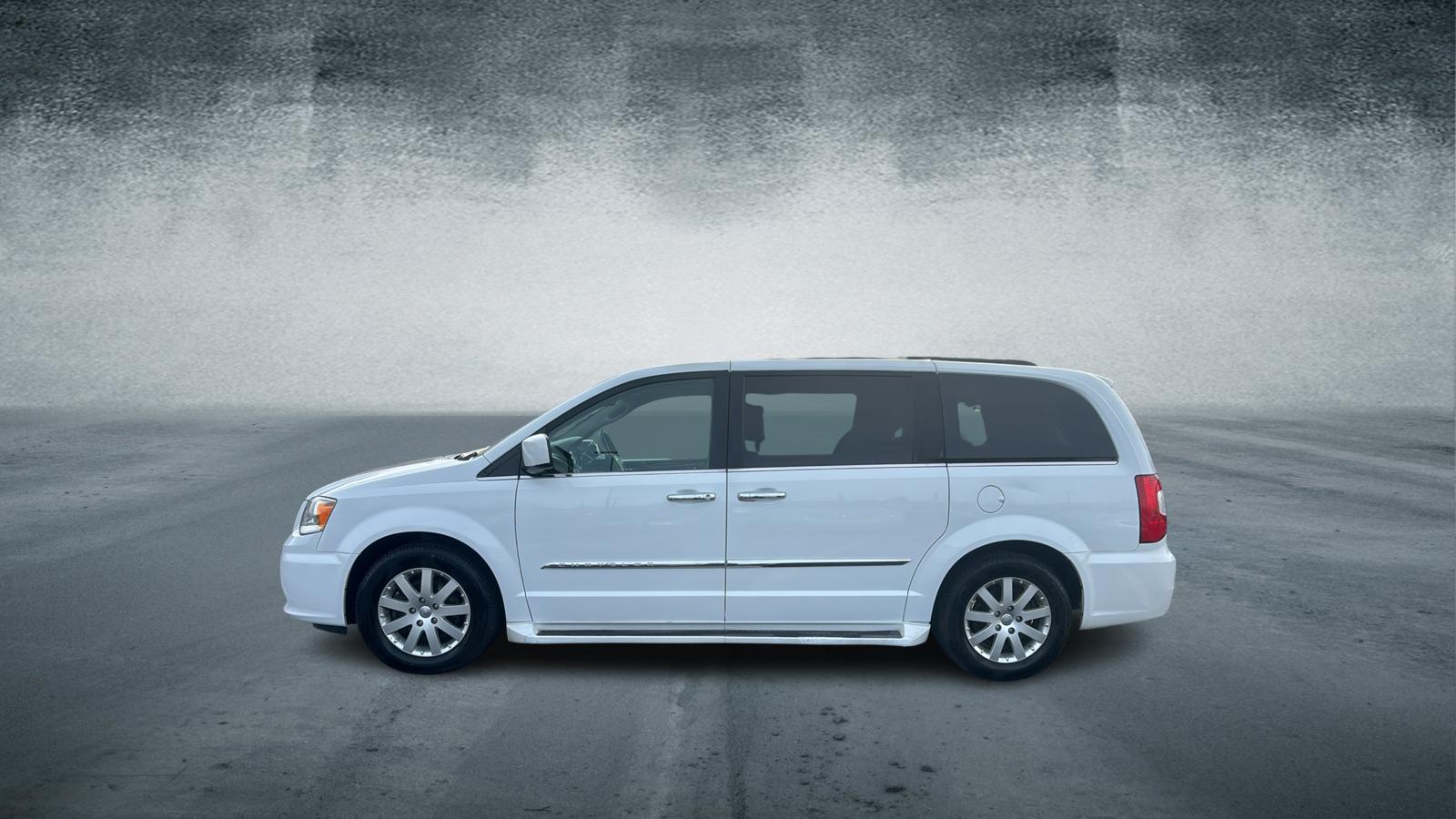 2016 Chrysler Town and Country  2