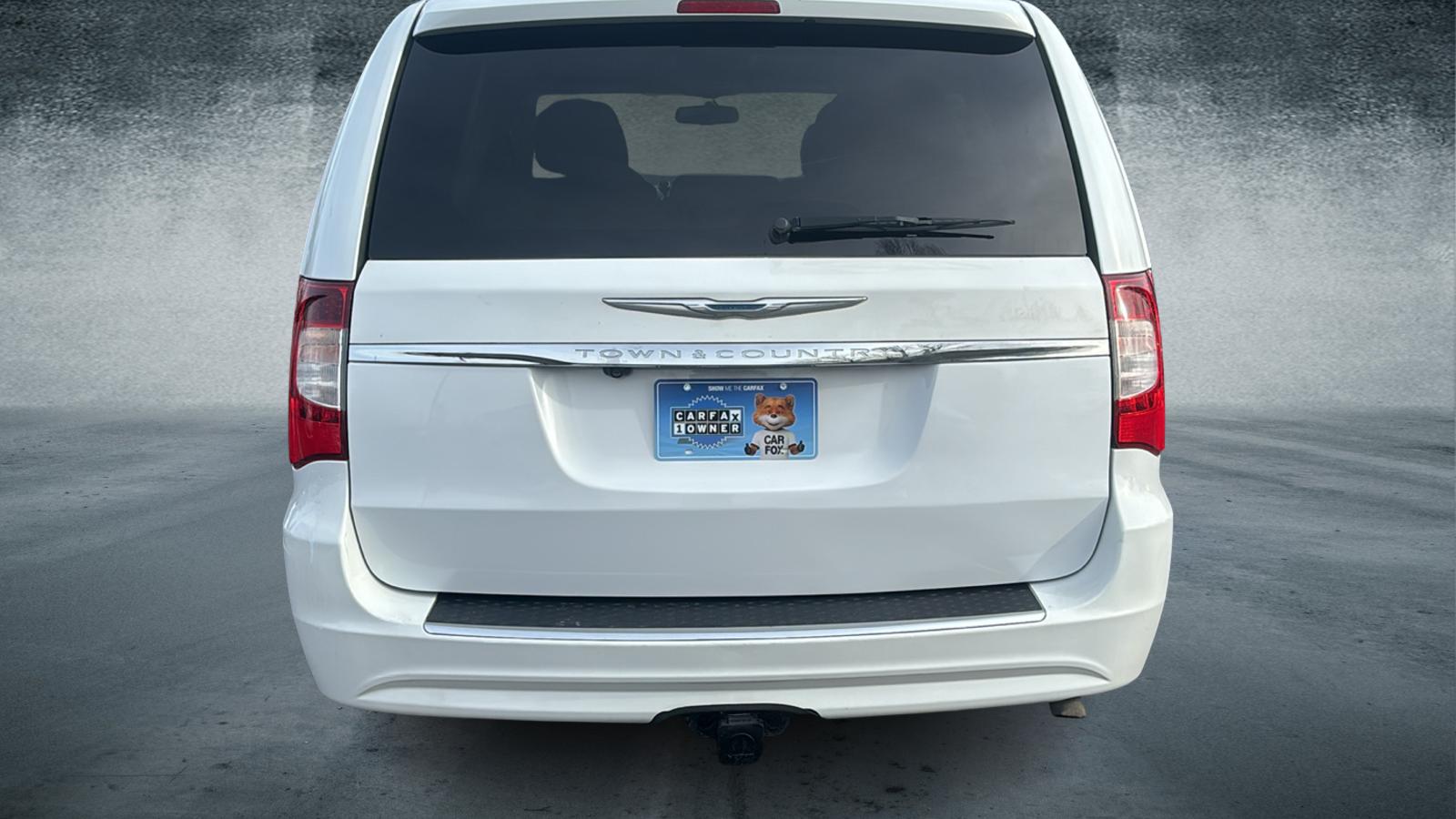 2016 Chrysler Town and Country  4