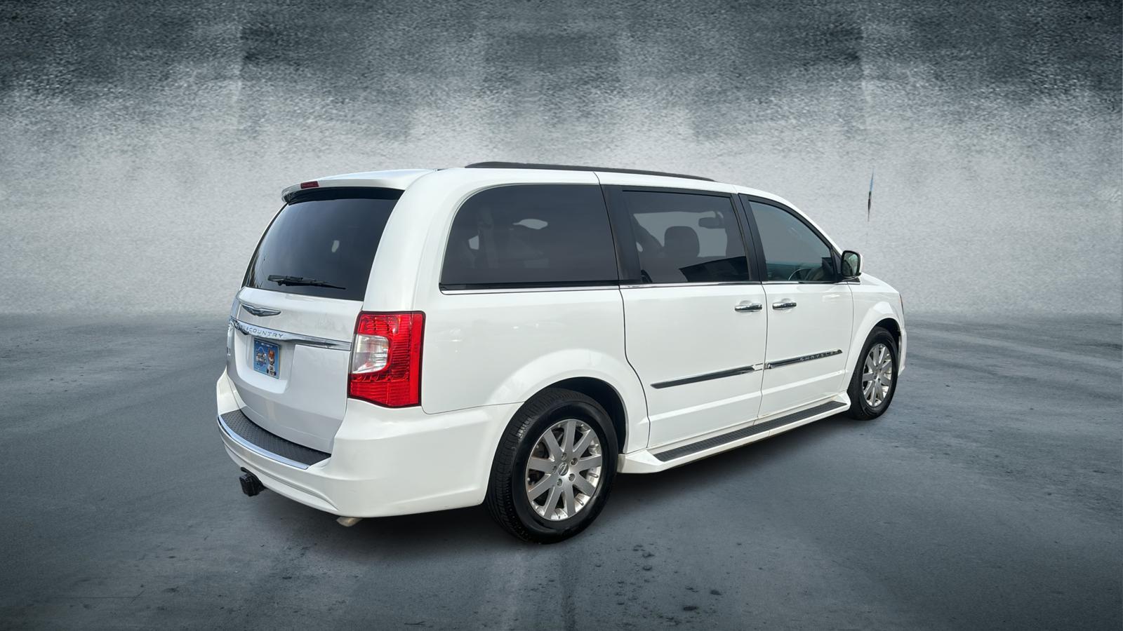 2016 Chrysler Town and Country  5