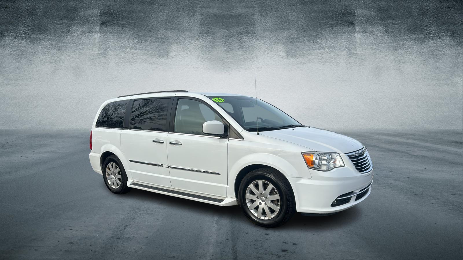 2016 Chrysler Town and Country  7