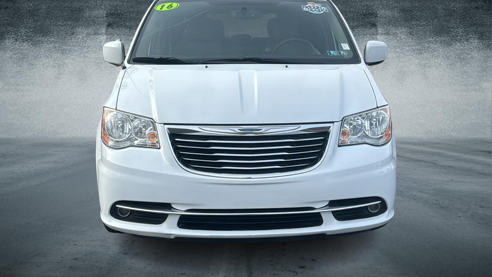 2016 Chrysler Town and Country  8