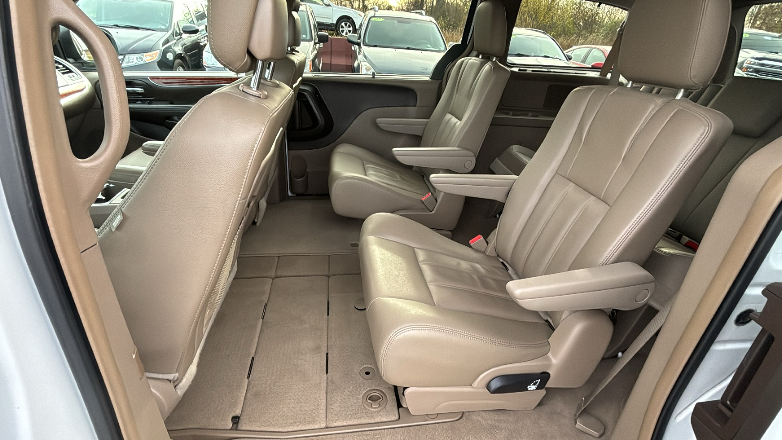 2016 Chrysler Town and Country  15