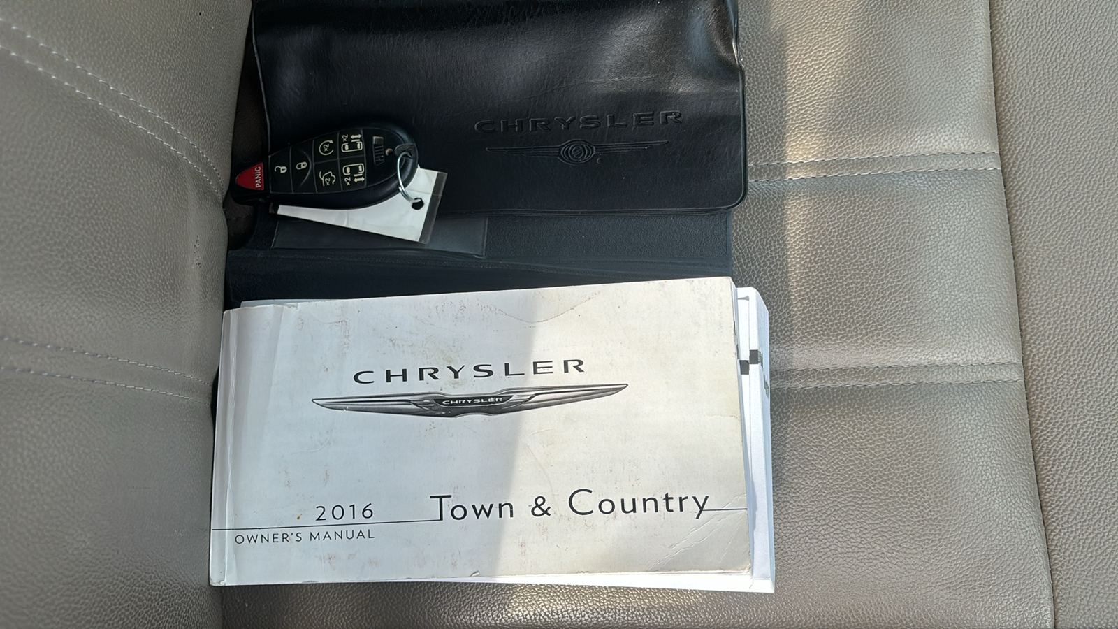 2016 Chrysler Town and Country  33