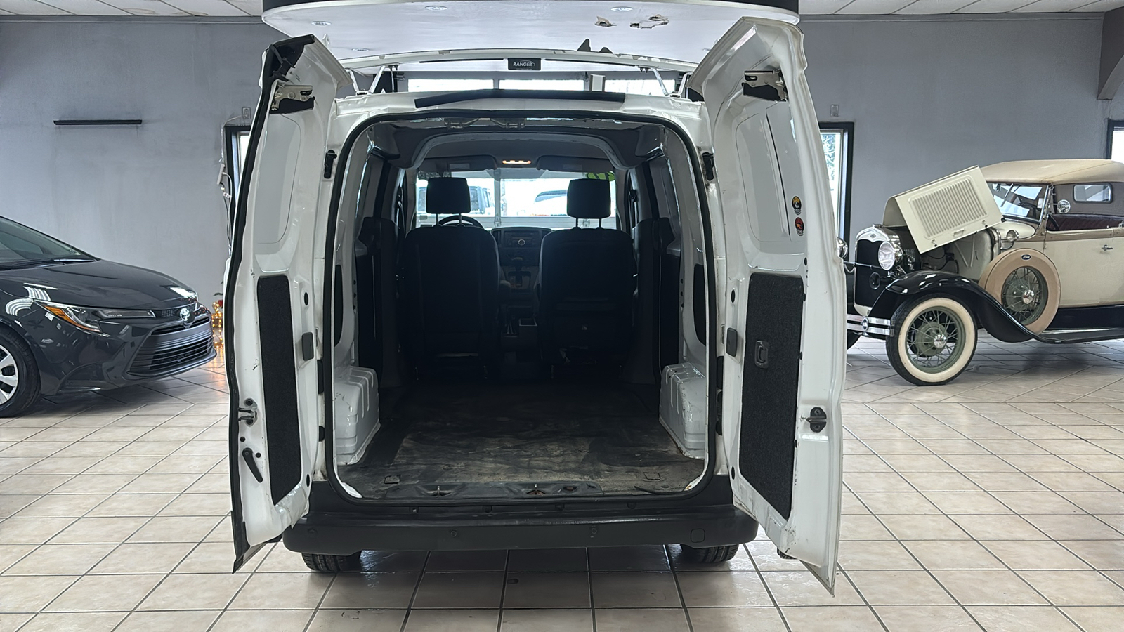 2017 Nissan NV200 S 11