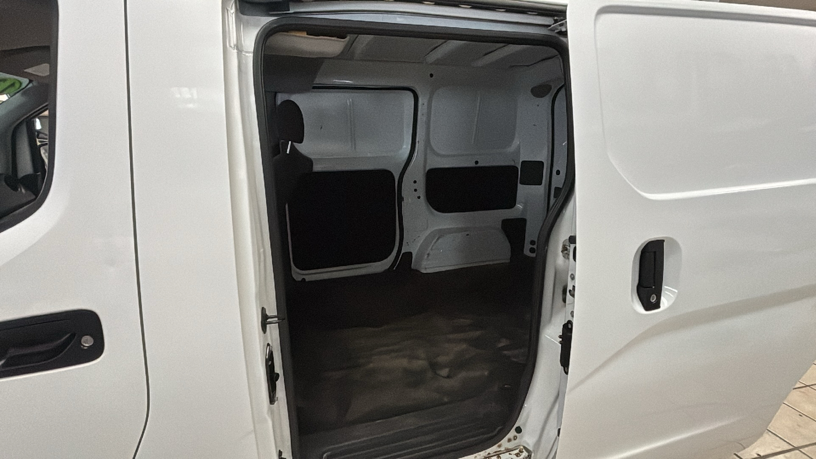 2017 Nissan NV200 S 16