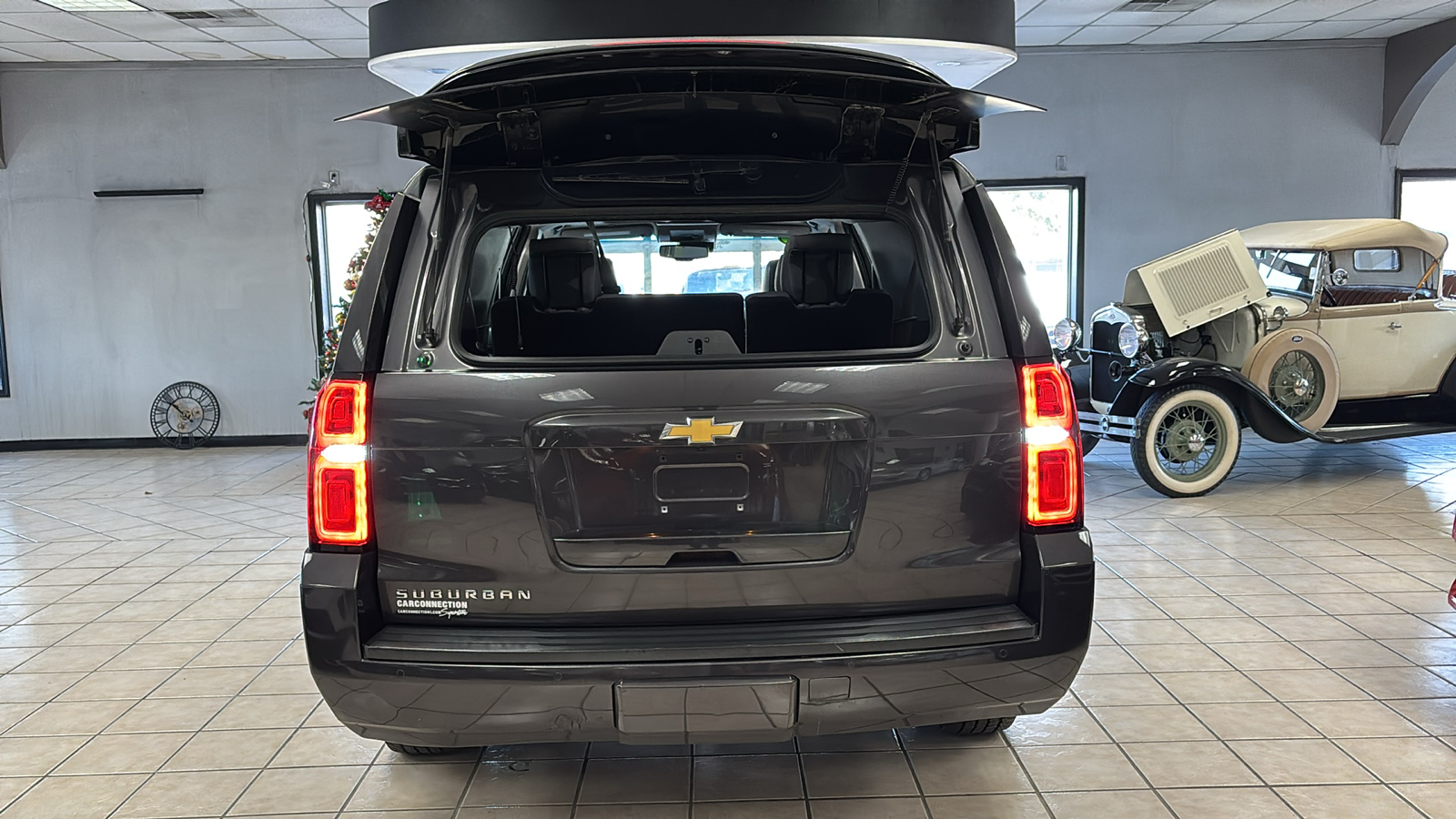 2015 Chevrolet Suburban 1500 LT 11