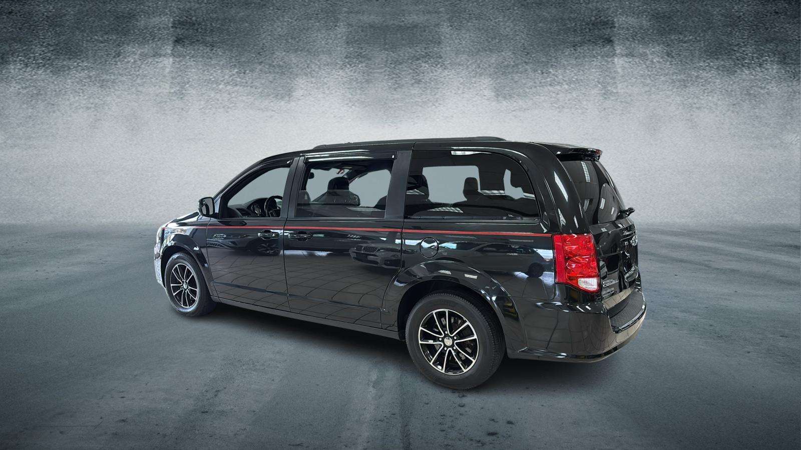 Car Connection Superstore - Used vehicle - Minivan DODGE GRAND CARAVAN 2018