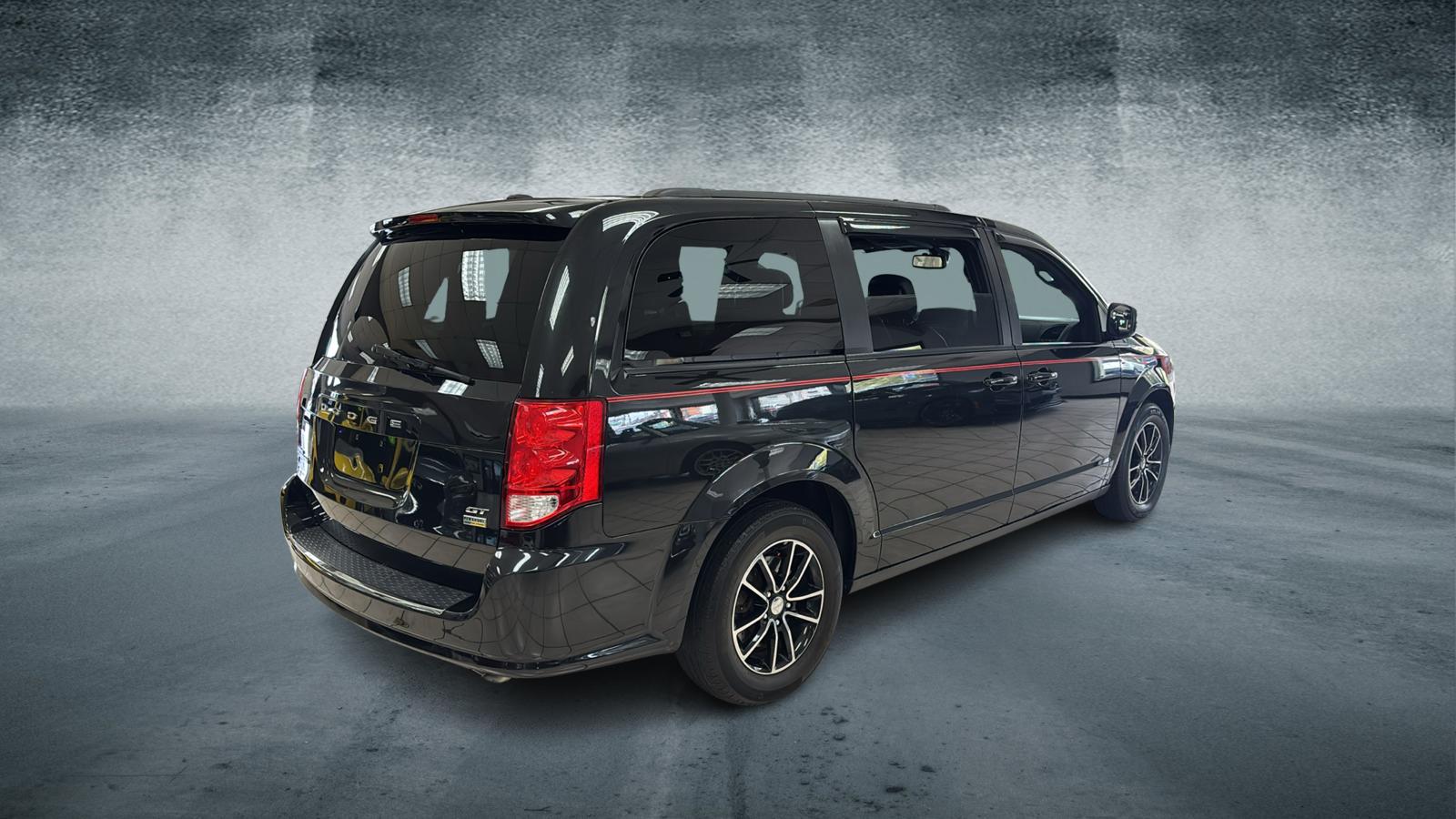 Car Connection Superstore - Used vehicle - Minivan DODGE GRAND CARAVAN 2018