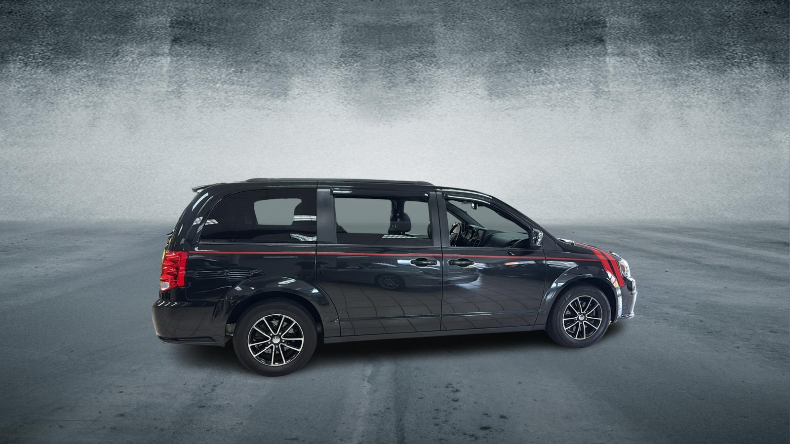 Car Connection Superstore - Used vehicle - Minivan DODGE GRAND CARAVAN 2018