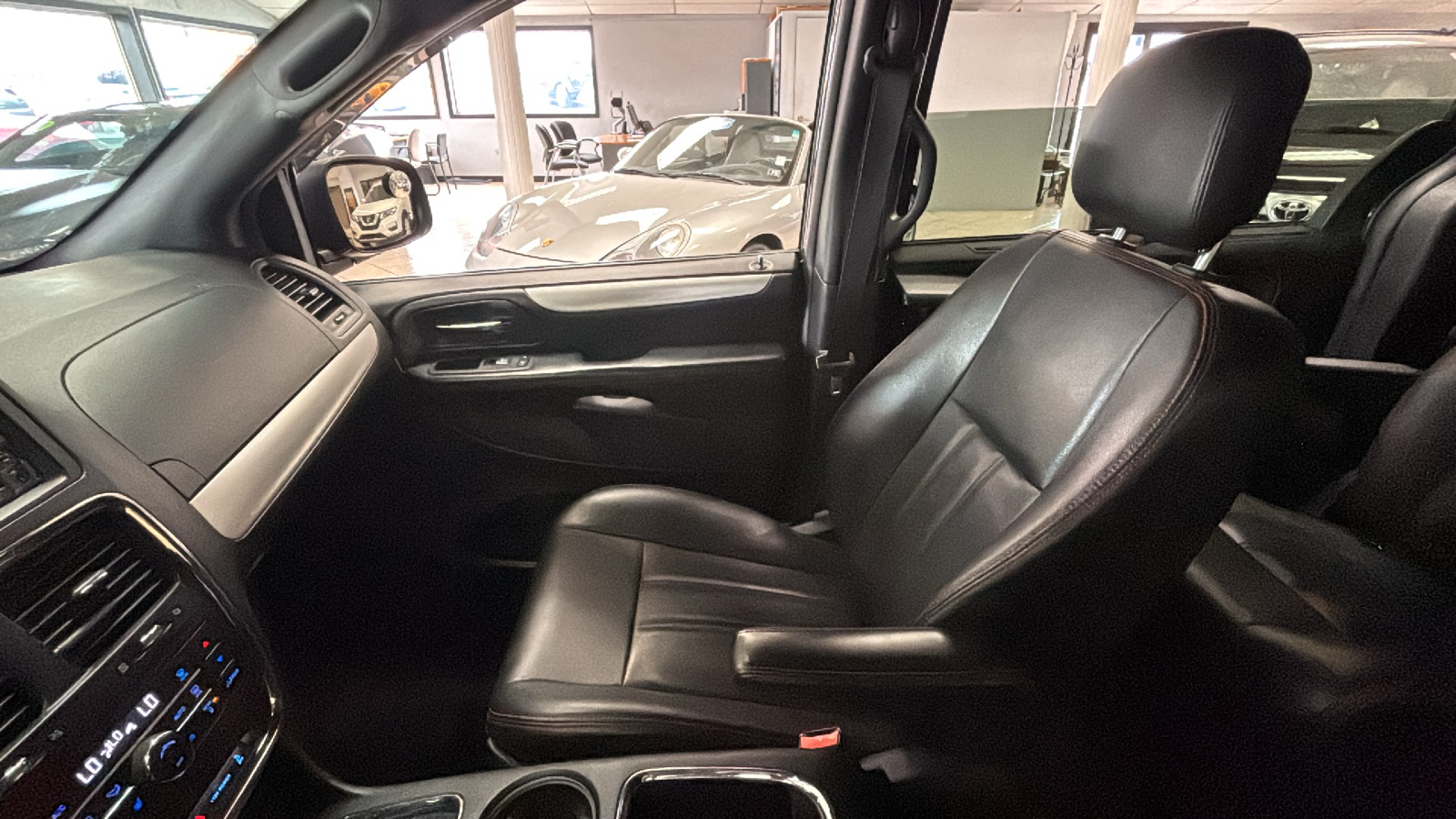 Car Connection Superstore - Used vehicle - Minivan DODGE GRAND CARAVAN 2018