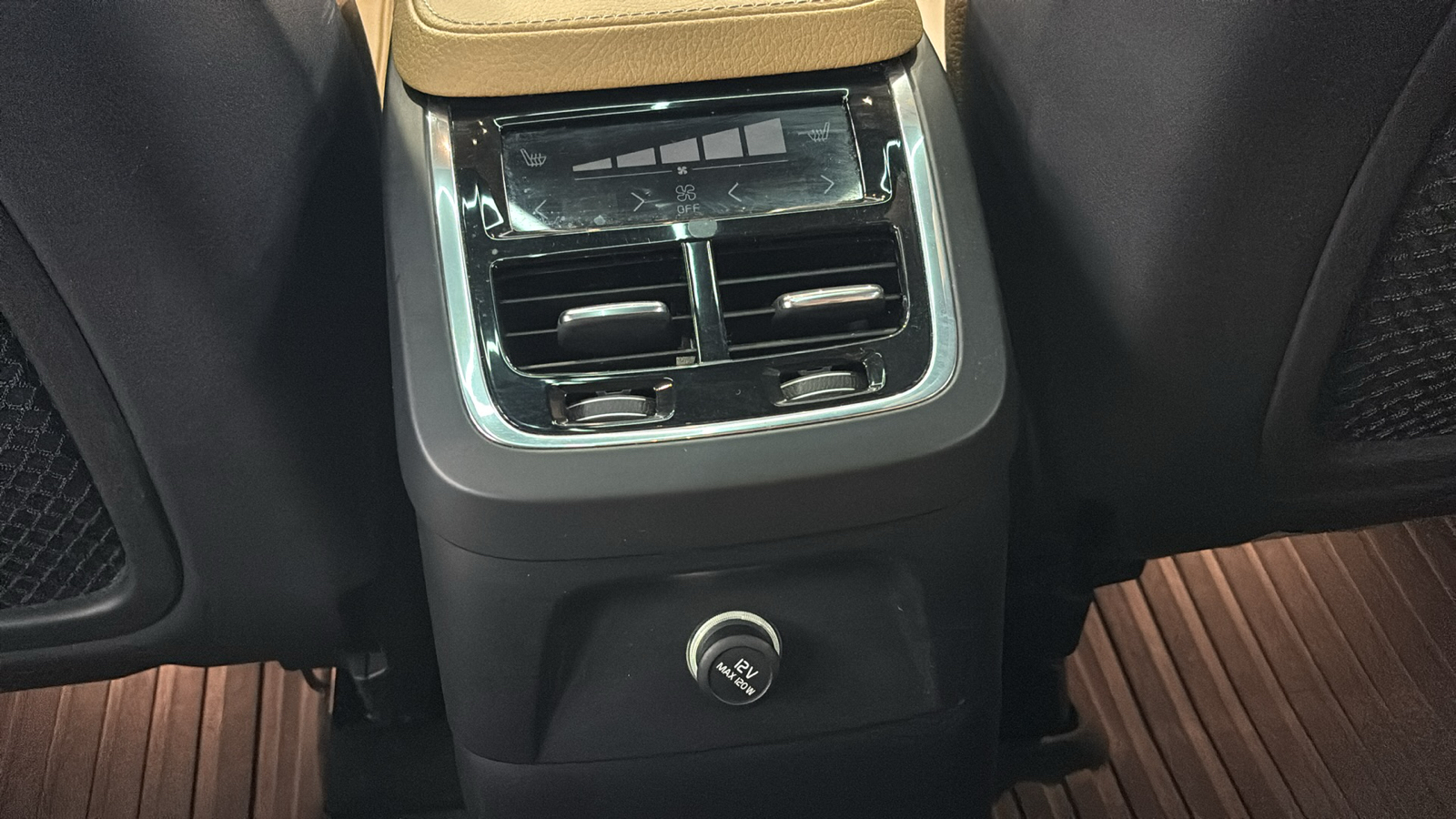 Car Connection Superstore - Used vehicle - SUV VOLVO XC90 HYBRID 2016