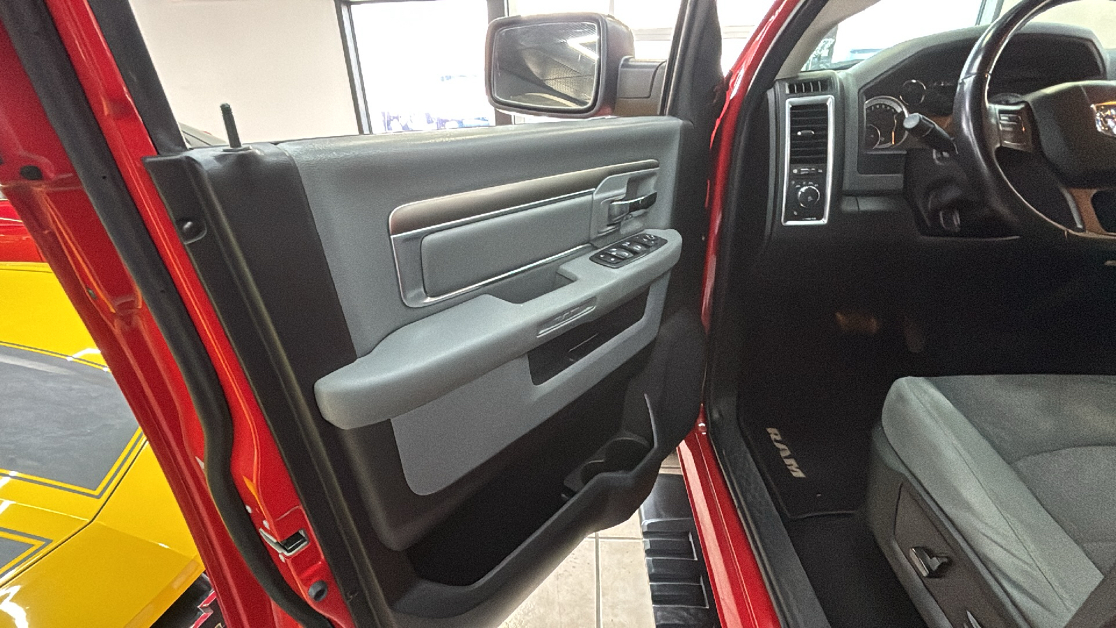 Car Connection Superstore - Used vehicle - TRUCK RAM 1500 CLASSIC 2019