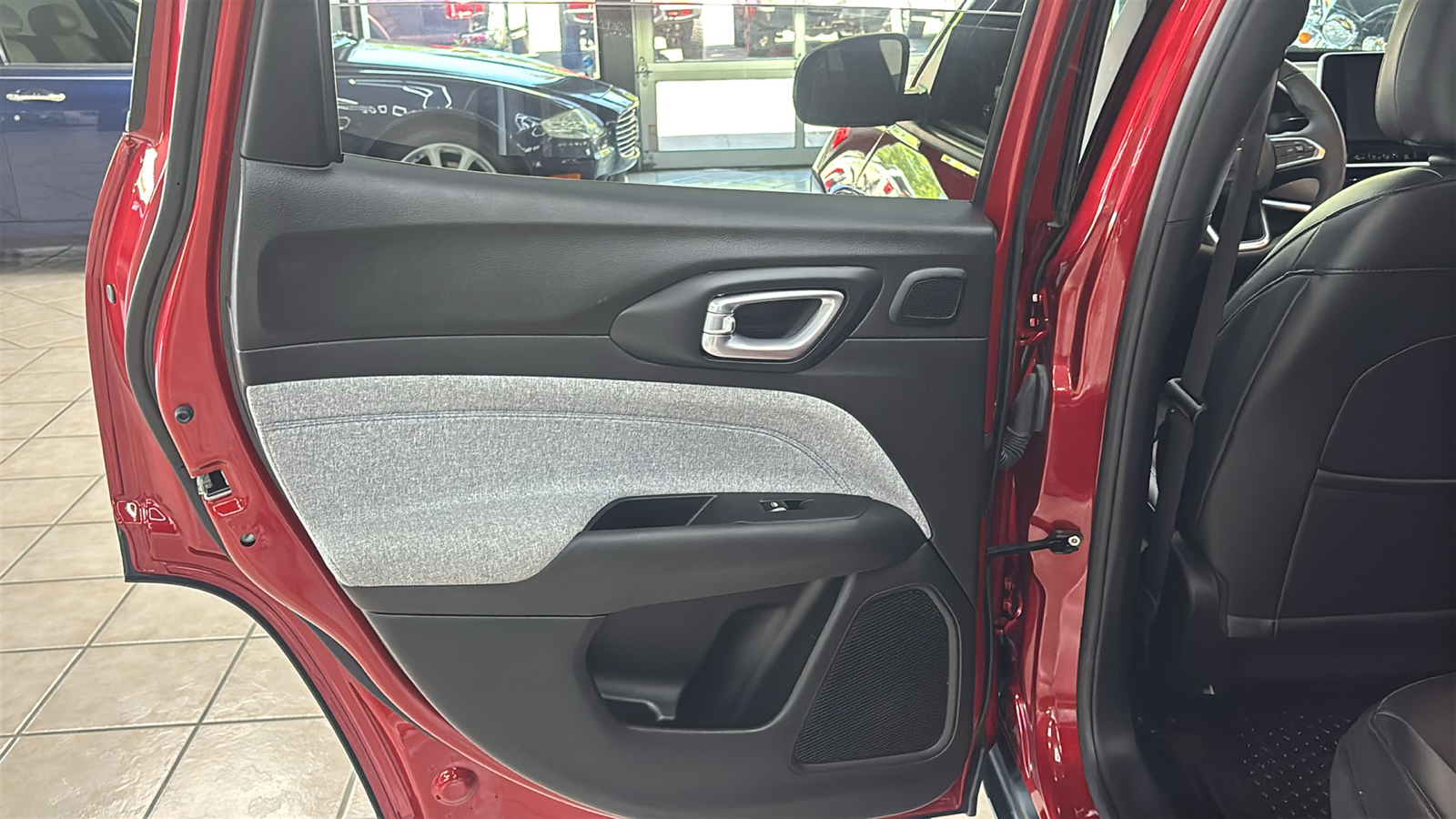 Car Connection Superstore - Used vehicle - SUV JEEP COMPASS 2025