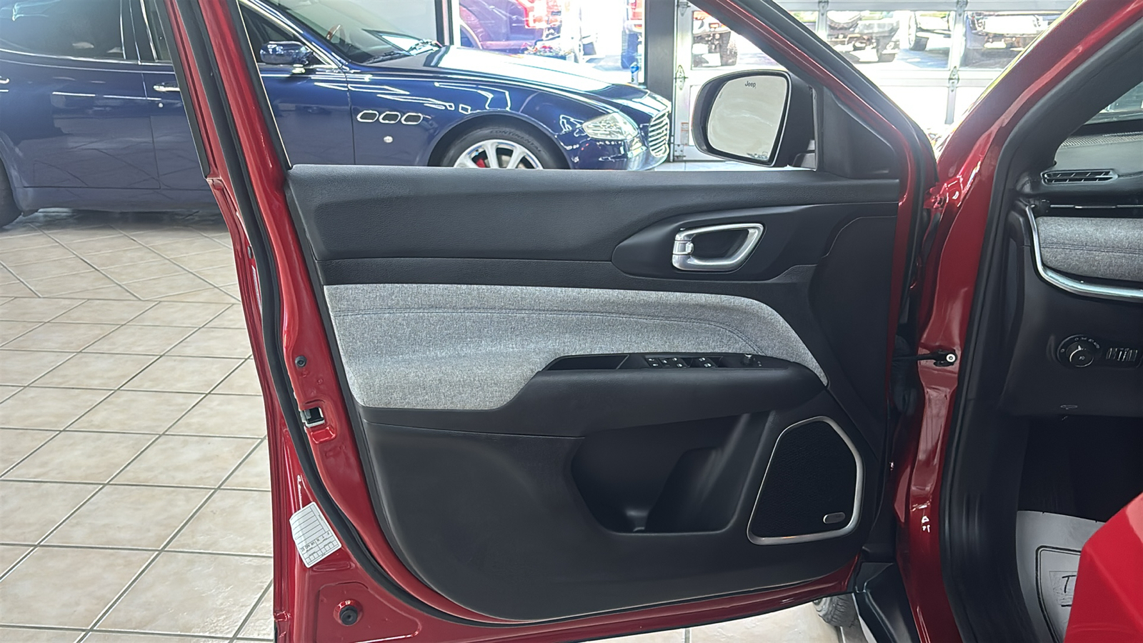 Car Connection Superstore - Used vehicle - SUV JEEP COMPASS 2025