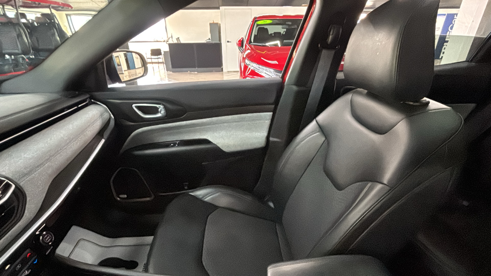 Car Connection Superstore - Used vehicle - SUV JEEP COMPASS 2025