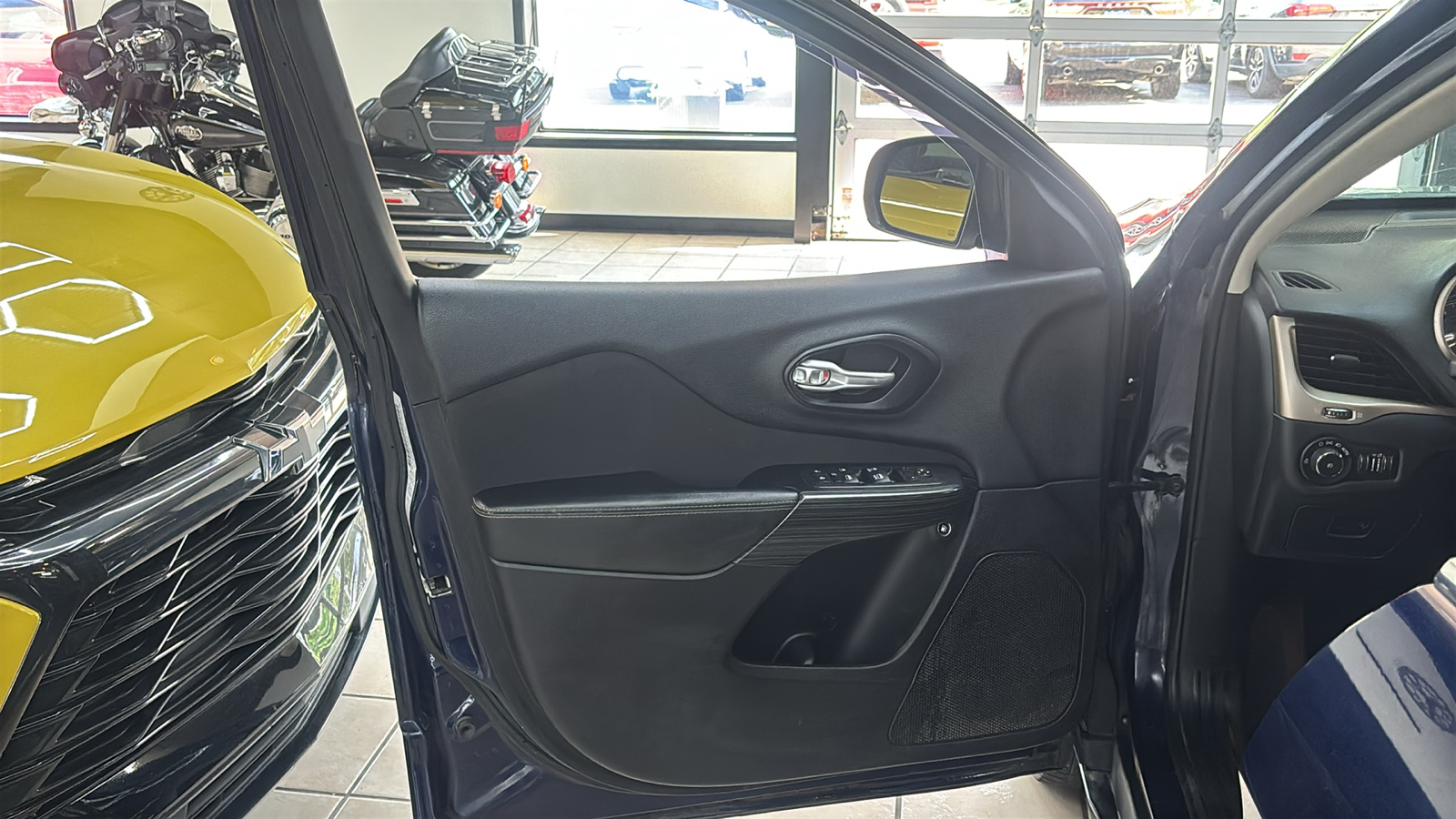 Car Connection Superstore - Used vehicle - SUV JEEP CHEROKEE 2016