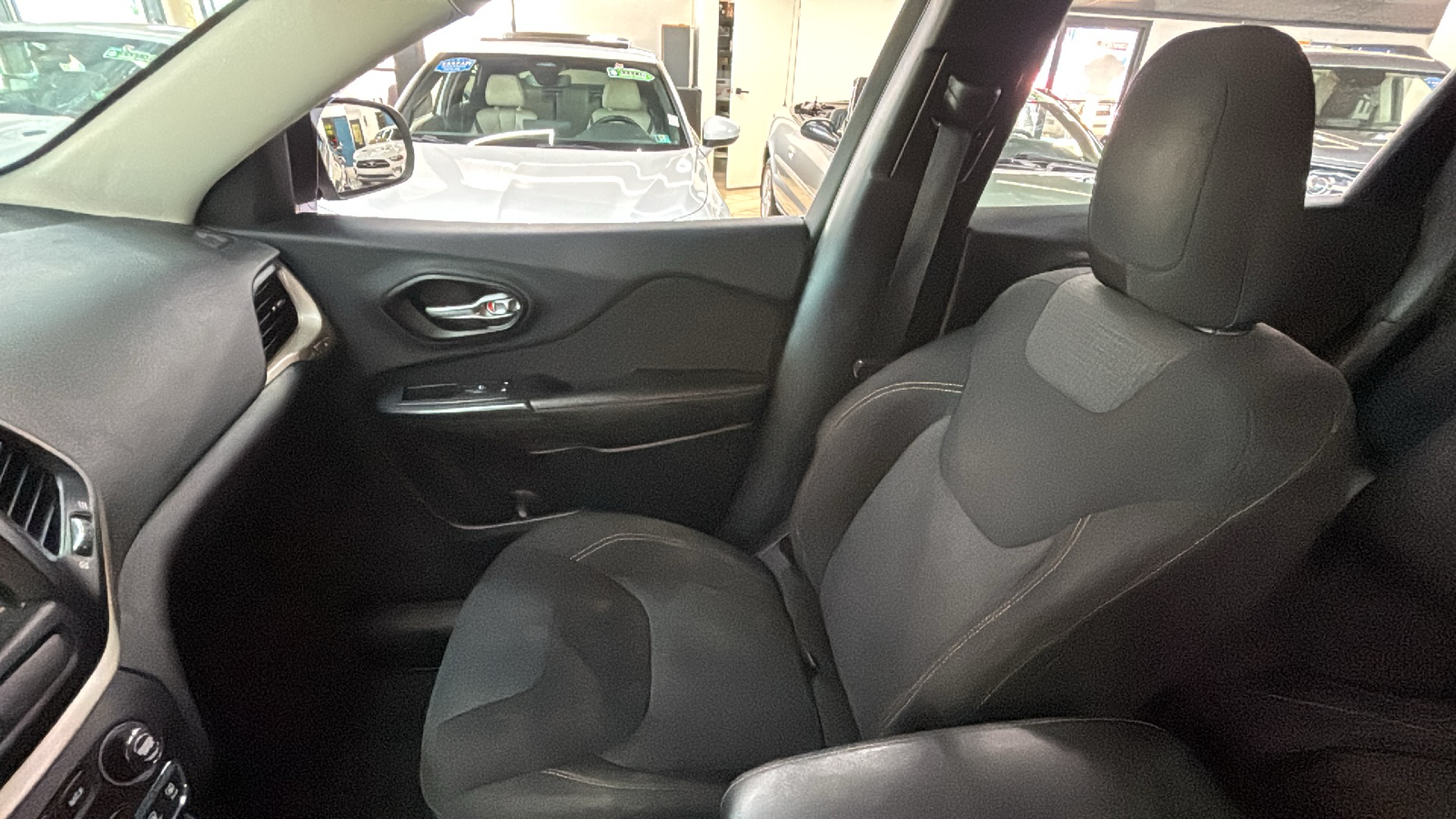 Car Connection Superstore - Used vehicle - SUV JEEP CHEROKEE 2016