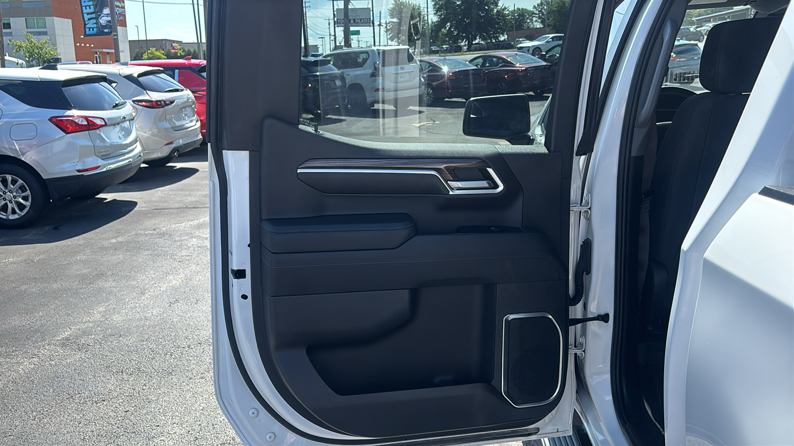 Car Connection Superstore - Used vehicle - TRUCK CHEVROLET 1500 CREW 2022
