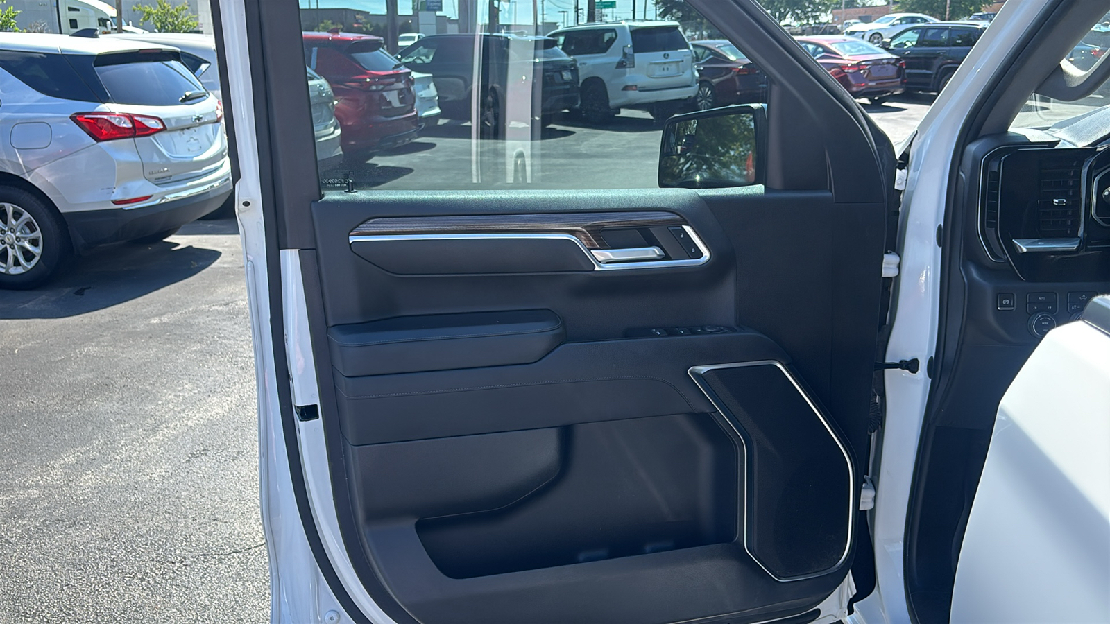Car Connection Superstore - Used vehicle - TRUCK CHEVROLET 1500 CREW 2022