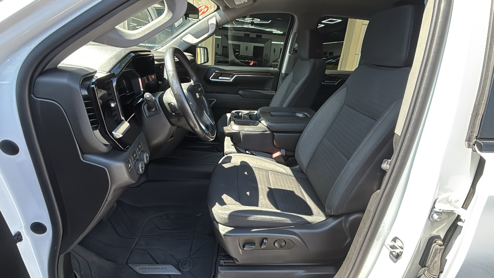 Car Connection Superstore - Used vehicle - TRUCK CHEVROLET 1500 CREW 2022