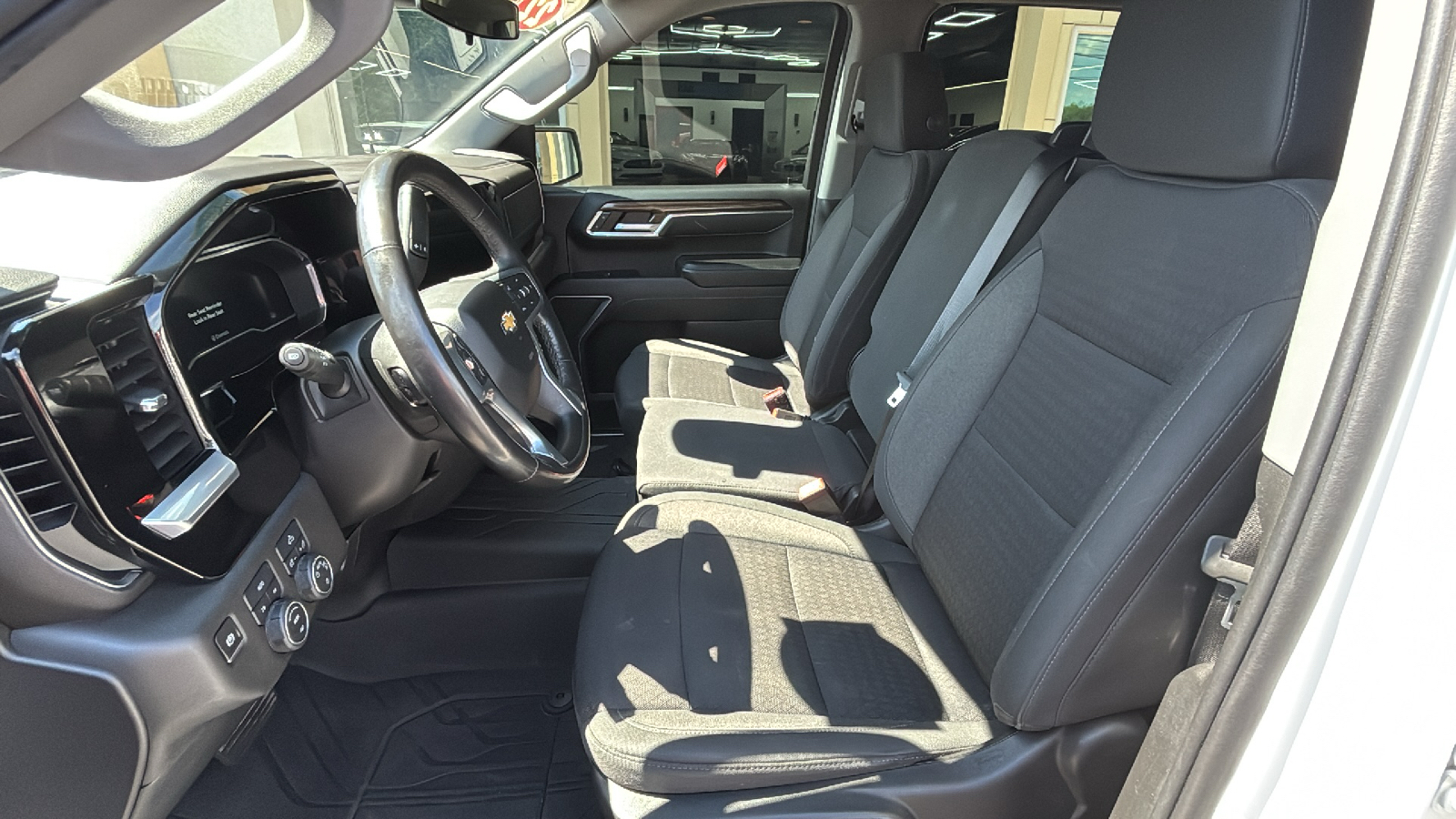 Car Connection Superstore - Used vehicle - TRUCK CHEVROLET 1500 CREW 2022