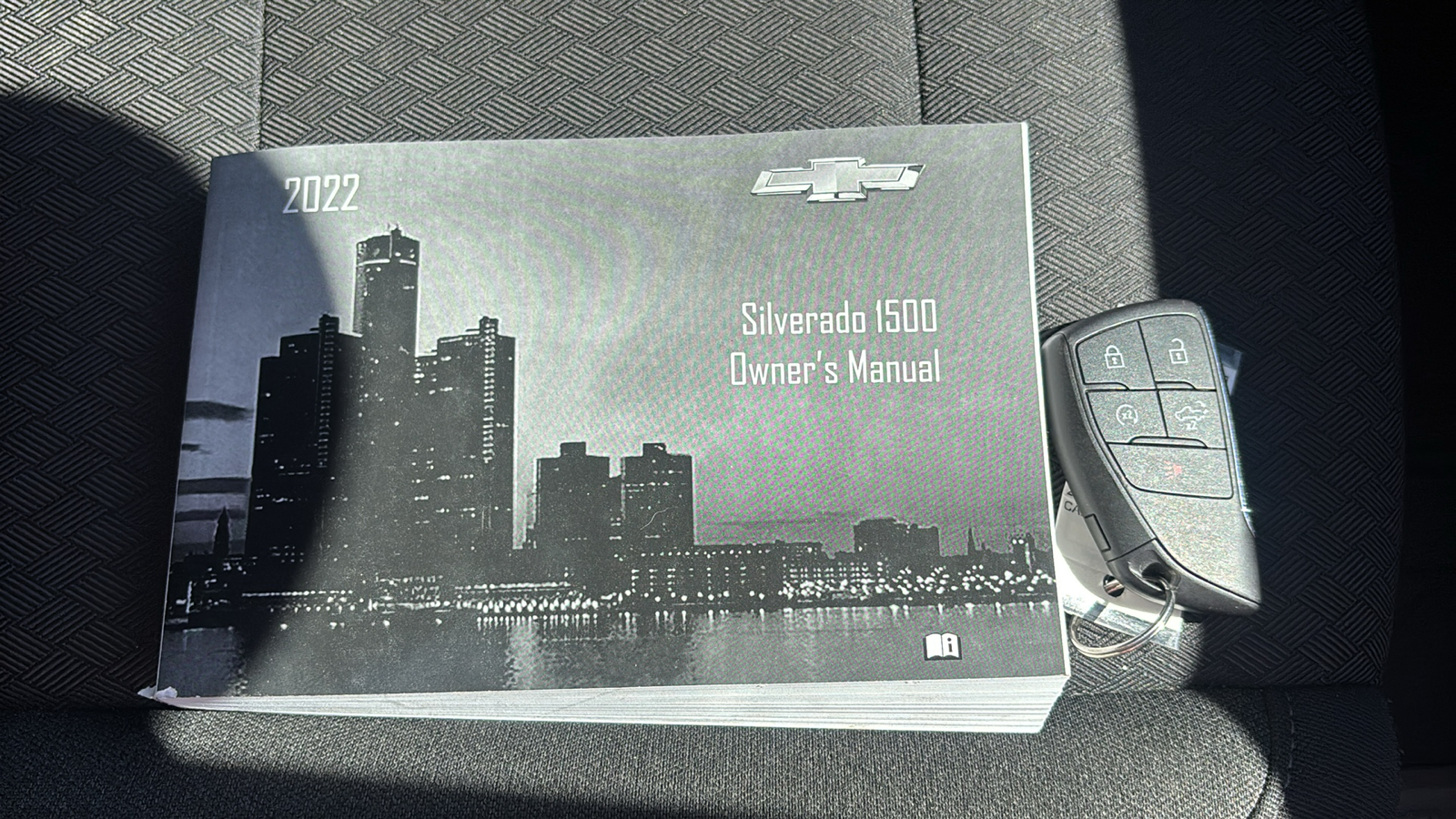 Car Connection Superstore - Used vehicle - TRUCK CHEVROLET 1500 CREW 2022