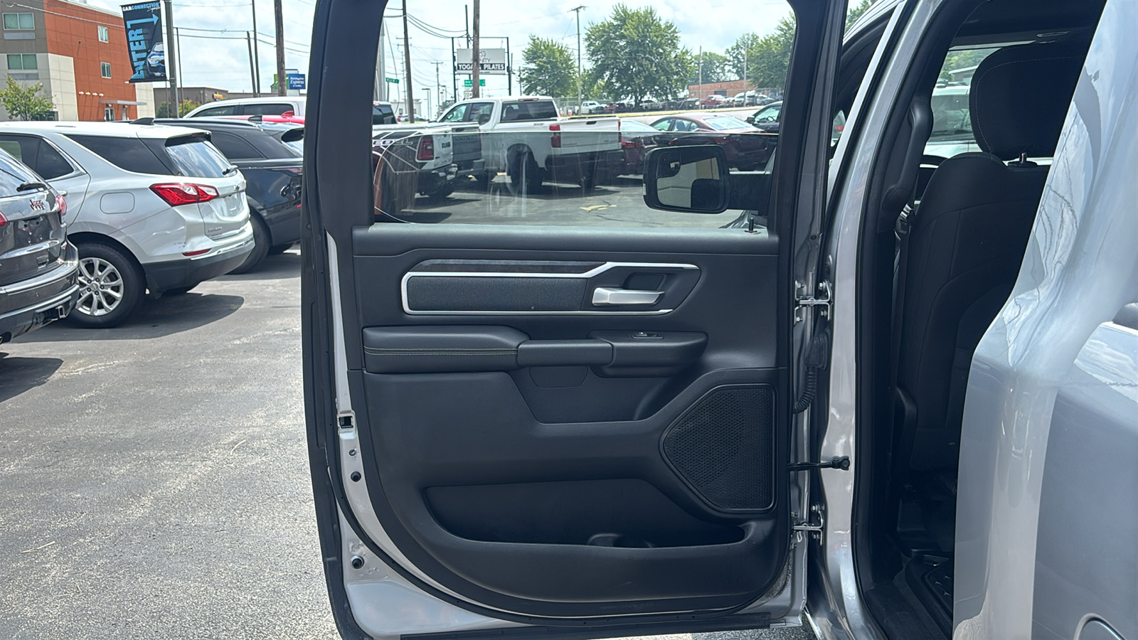 Car Connection Superstore - Used vehicle - TRUCK RAM 1500 CREW 2022