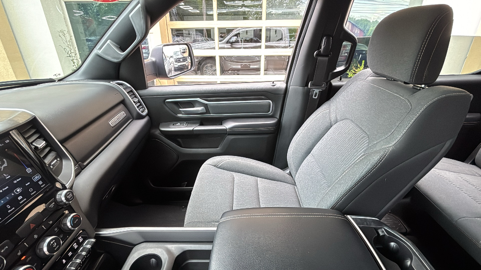 Car Connection Superstore - Used vehicle - TRUCK RAM 1500 CREW 2022