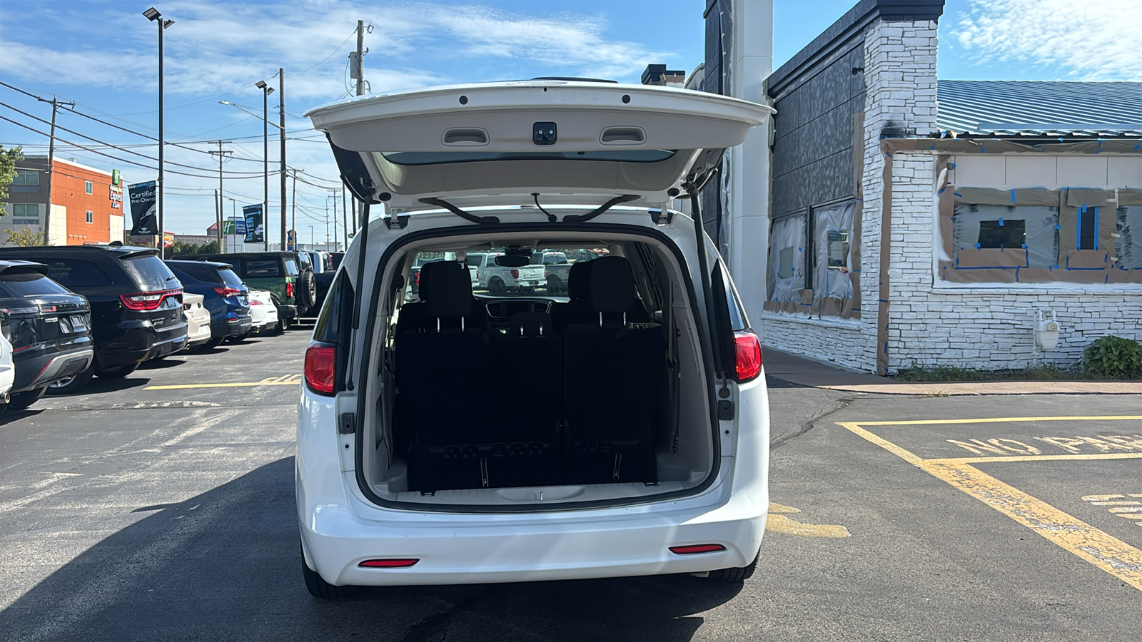 Car Connection Superstore - Used vehicle - MINIVAN CHRYSLER VOYAGER 2023
