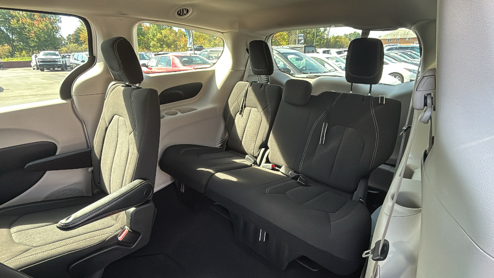 Car Connection Superstore - Used vehicle - MINIVAN CHRYSLER VOYAGER 2023