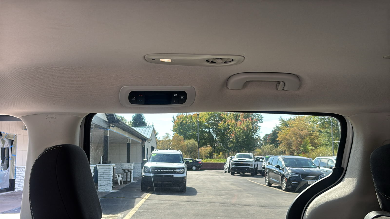 Car Connection Superstore - Used vehicle - MINIVAN CHRYSLER VOYAGER 2023