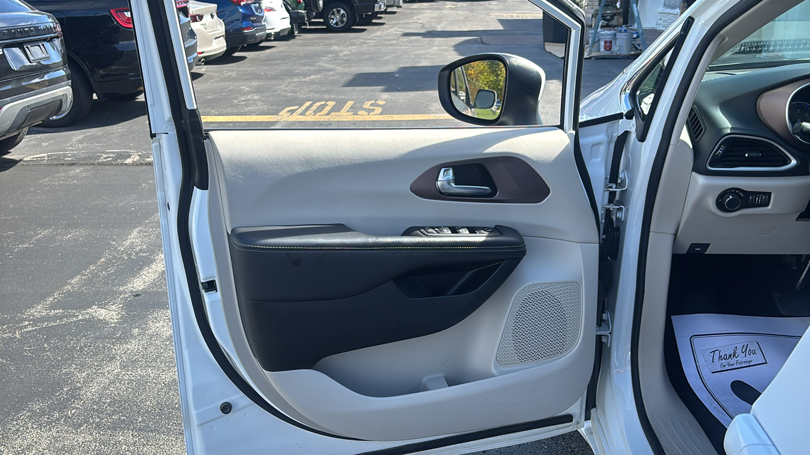 Car Connection Superstore - Used vehicle - MINIVAN CHRYSLER VOYAGER 2023